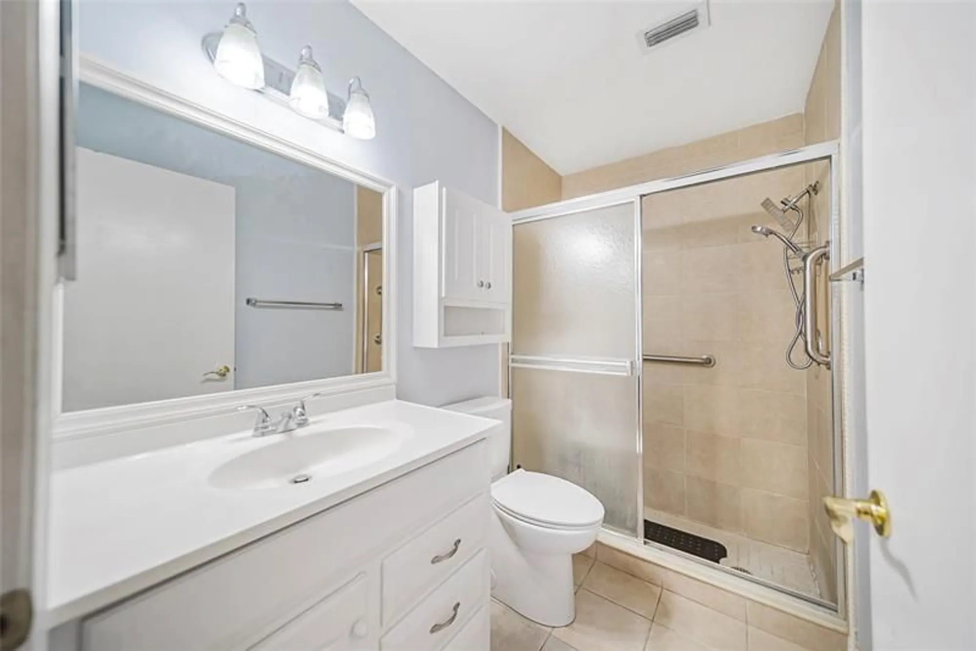 Property Slideshow image 19 of 34 | 18527 horizon ave b, Boca Raton, FL, 33496