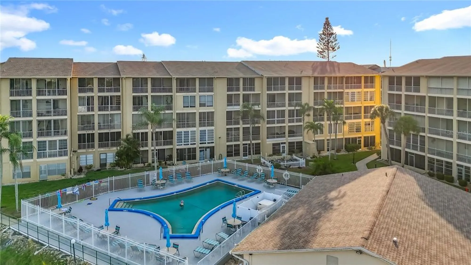 Property Slideshow image 27 of 51 | 3783 lake bayshore dr # h404, Bradenton, FL, 34205