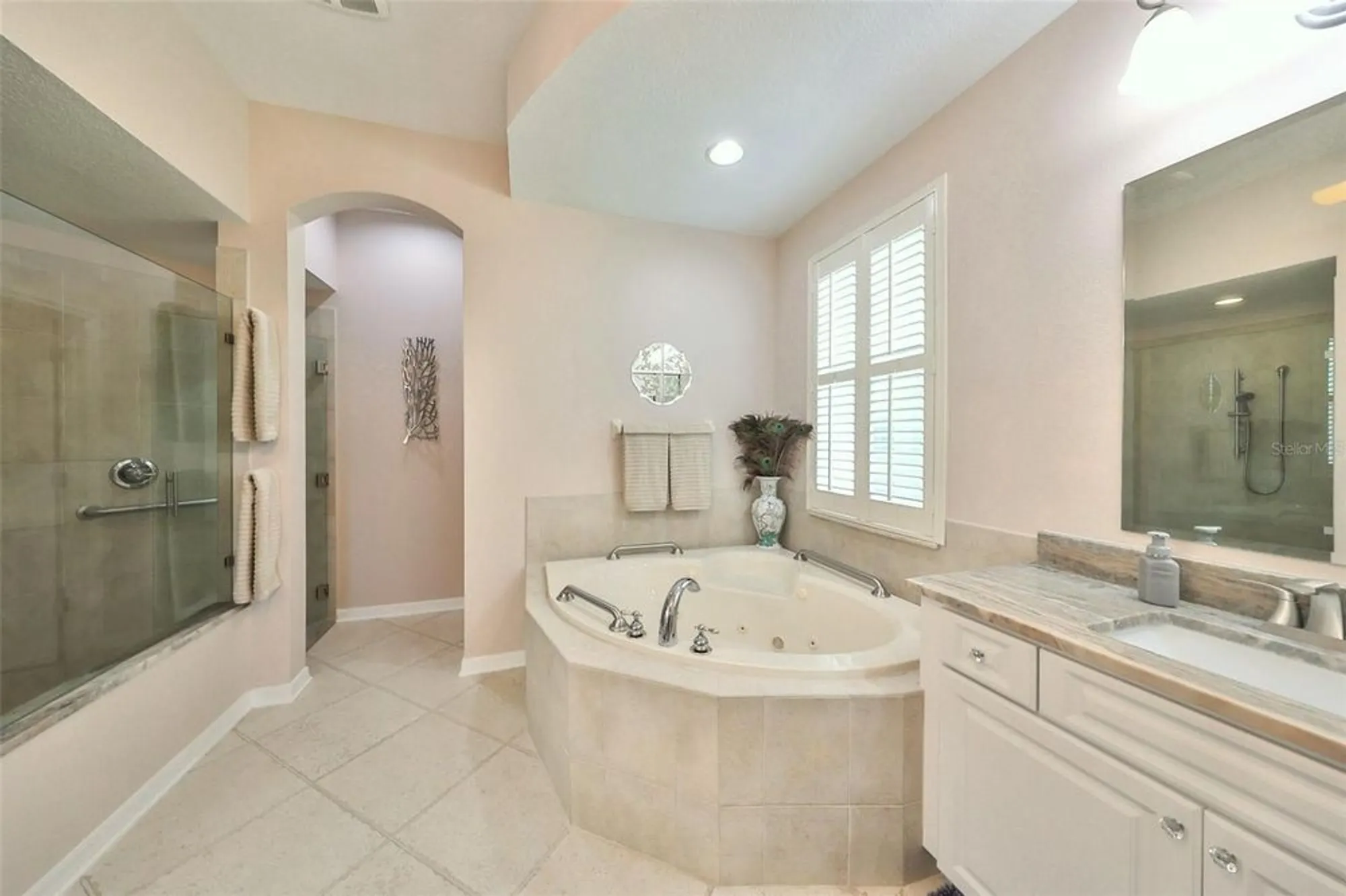 Property Slideshow image 31 of 72 | 618 islebay dr, Apollo Beach, FL, 33572