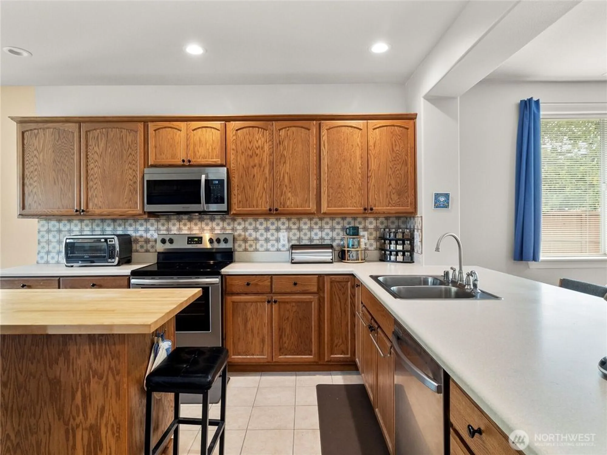 Property Slideshow image 11 of 40 | 4989 spokane st, Lacey, WA, 98516