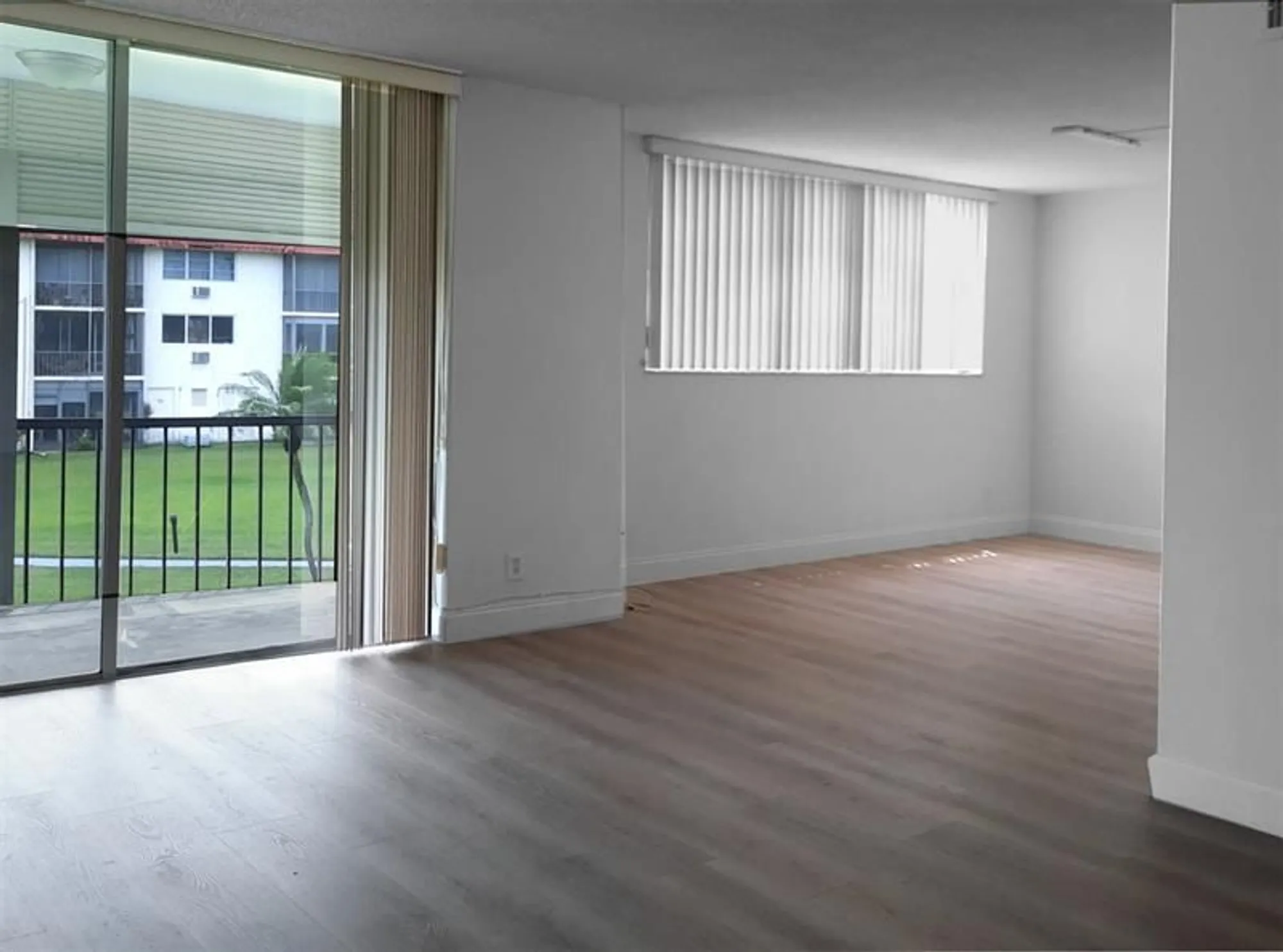 Property Slideshow image 6 of 21 | 9420 s hollybrook lake dr 201, Pembroke Pines, FL, 33025