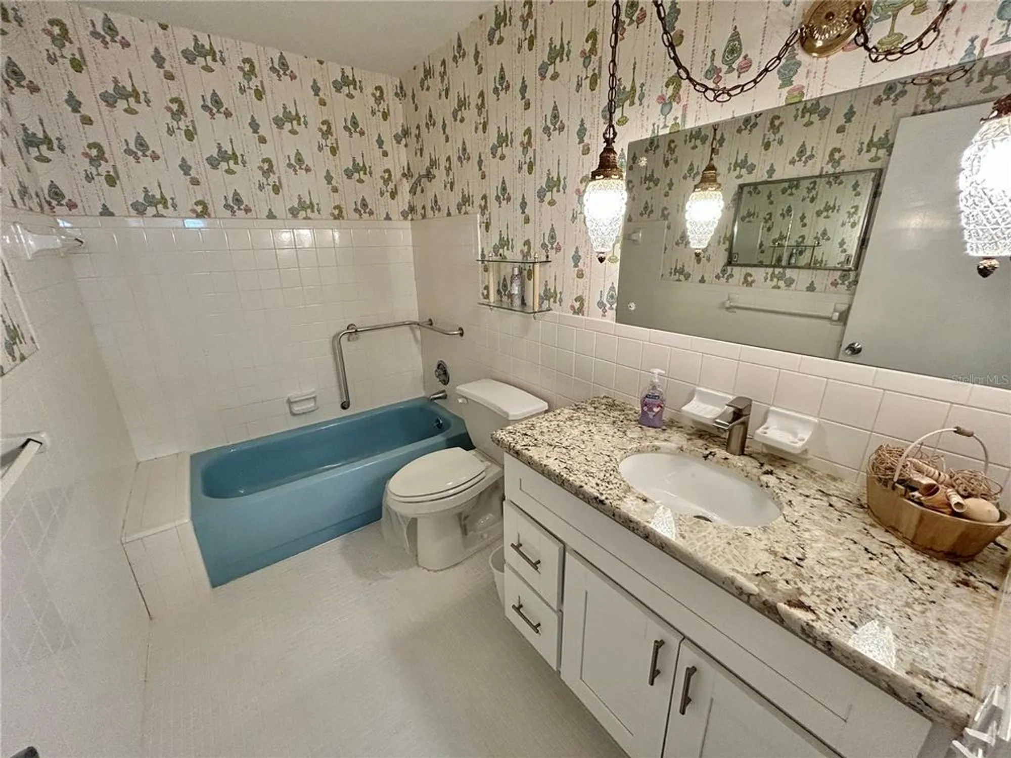 Property Slideshow image 31 of 54 | 2070 world parkway blvd apt 36, Clearwater, FL, 33763