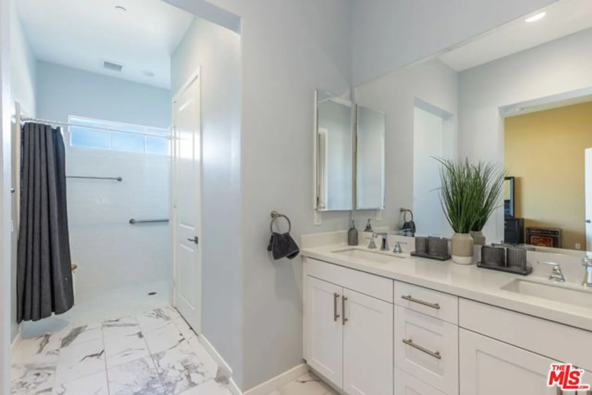 Property Slideshow image 22 of 33 | 25105 citron ln, Canyon Country, CA, 91387