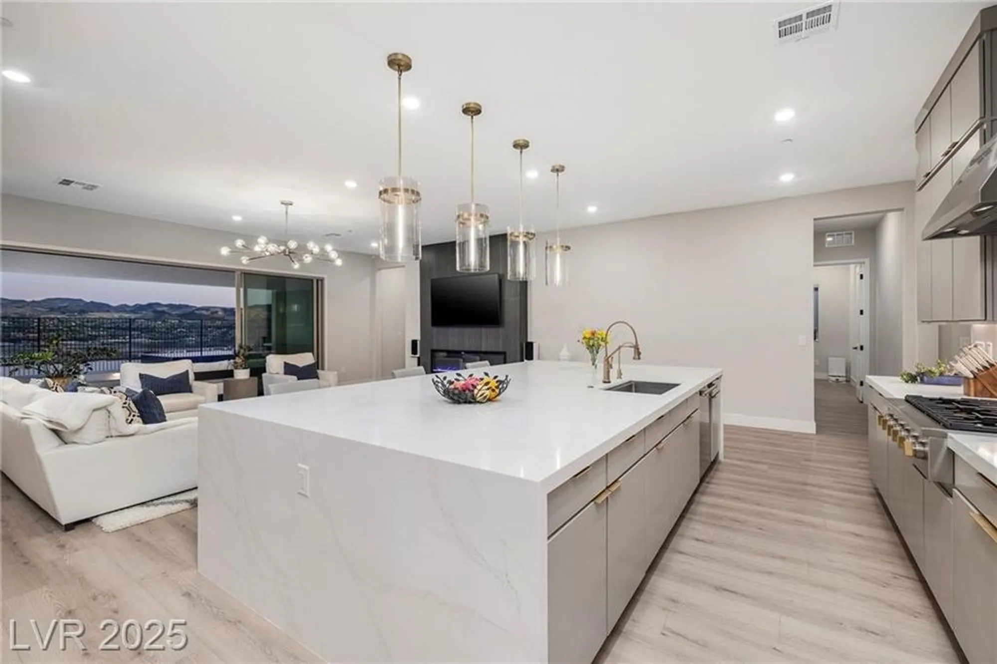 Property Slideshow image 16 of 63 | 351 tigullio ave, Henderson, NV, 89011