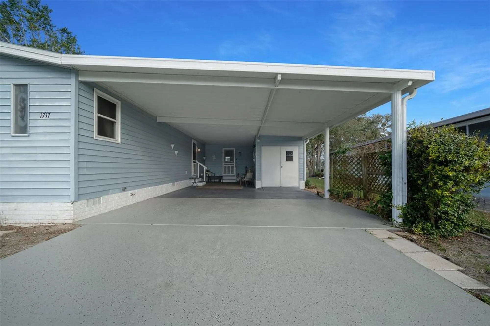 Property Slideshow image 4 of 51 | 1717 lilly ln, Lady Lake, FL, 32159