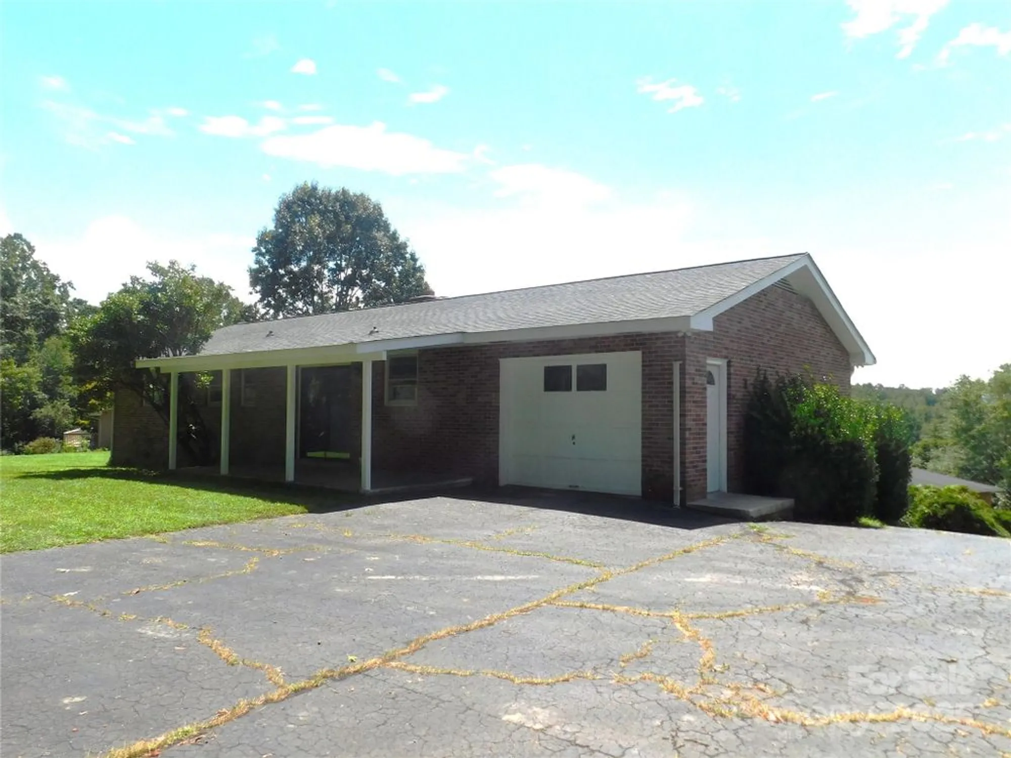 Property Slideshow image 31 of 33 | 125 fulton dr, Hendersonville, NC, 28792