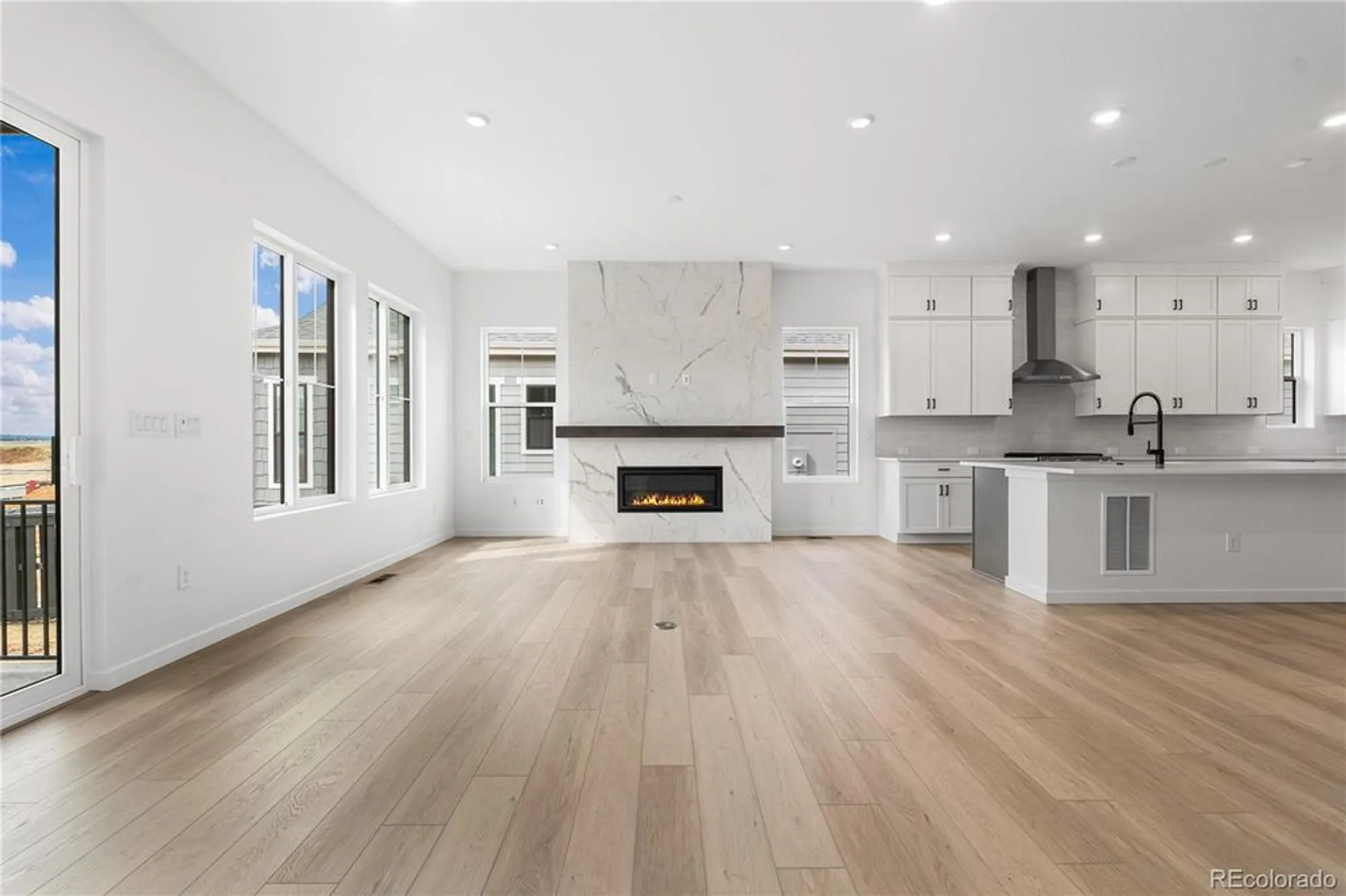 Property Slideshow image 7 of 29 | 11112 amber light cir, Littleton, CO, 80125