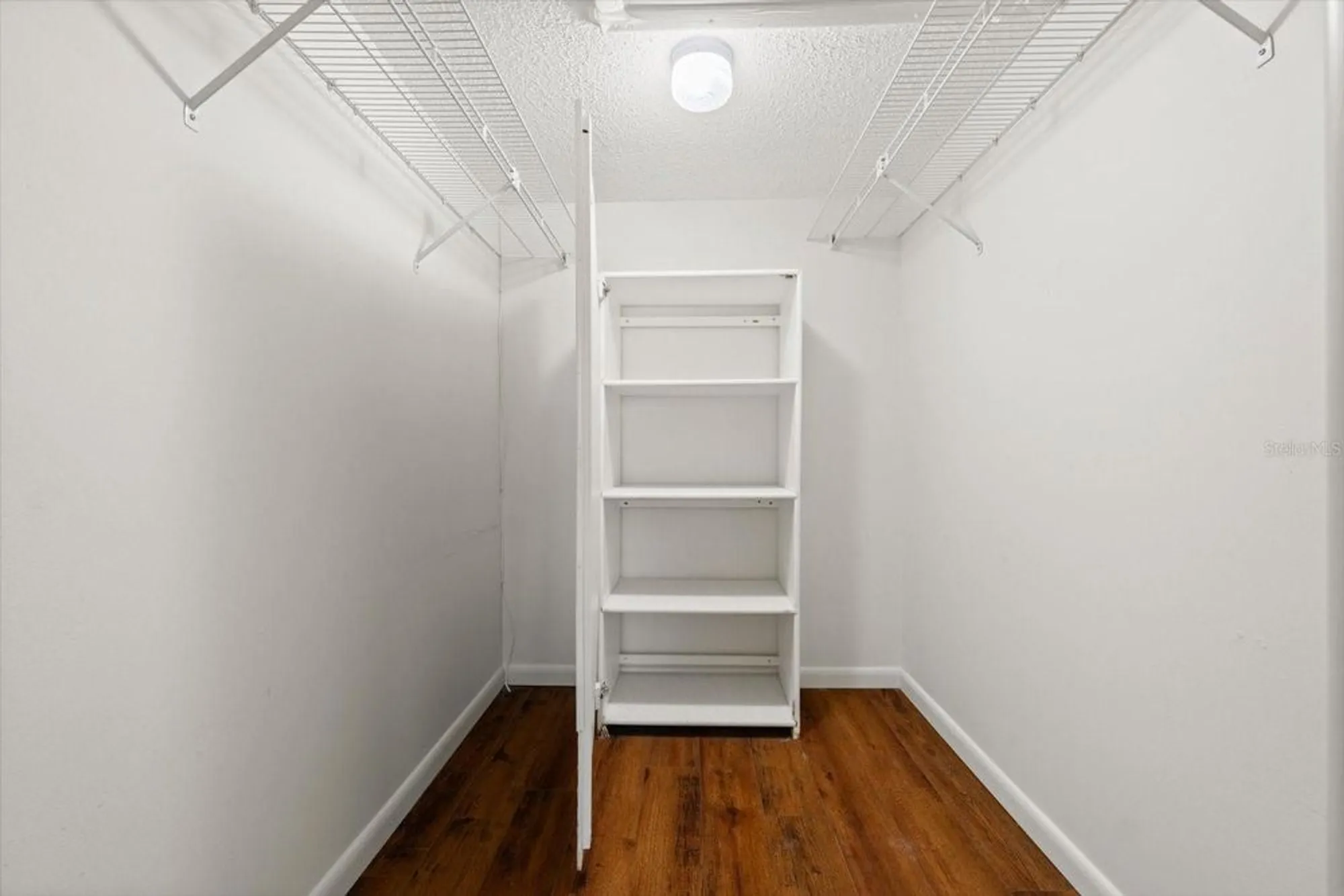 Property Slideshow image 20 of 33 | 2522 clubhouse dr unit 204, Sarasota, FL, 34232