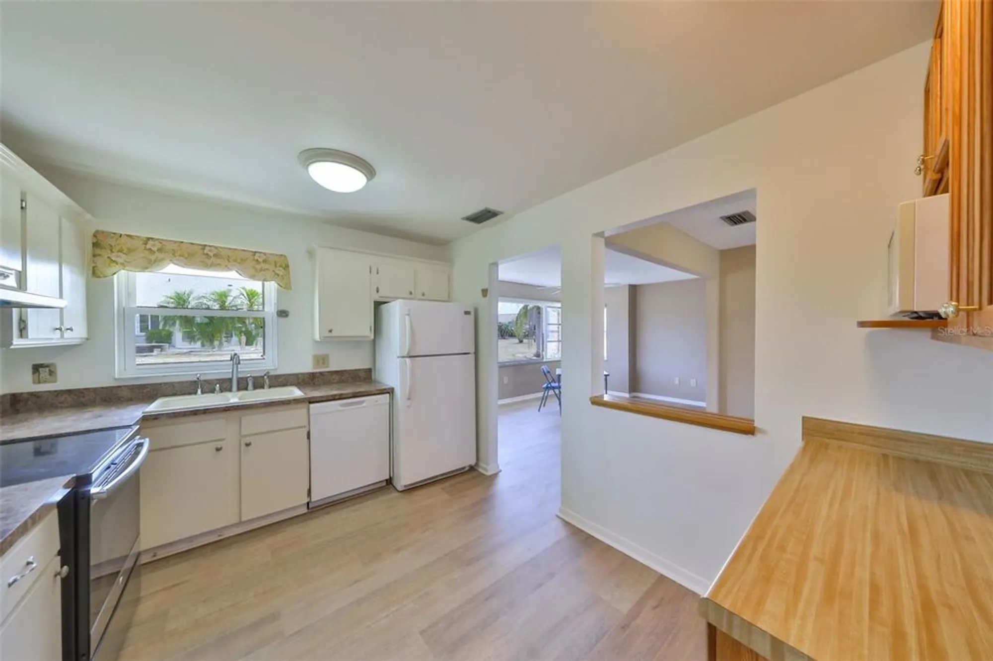 Property Slideshow image 10 of 30 | 1529 allegheny dr, Sun City Center, FL, 33573