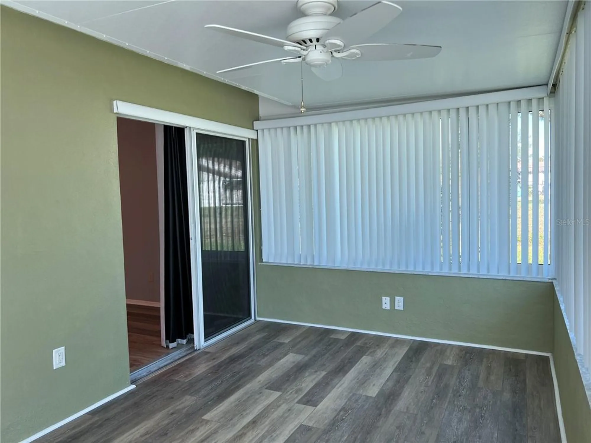Property Slideshow image 10 of 33 | 1614 berwick ct d, Palm Harbor, FL, 34684