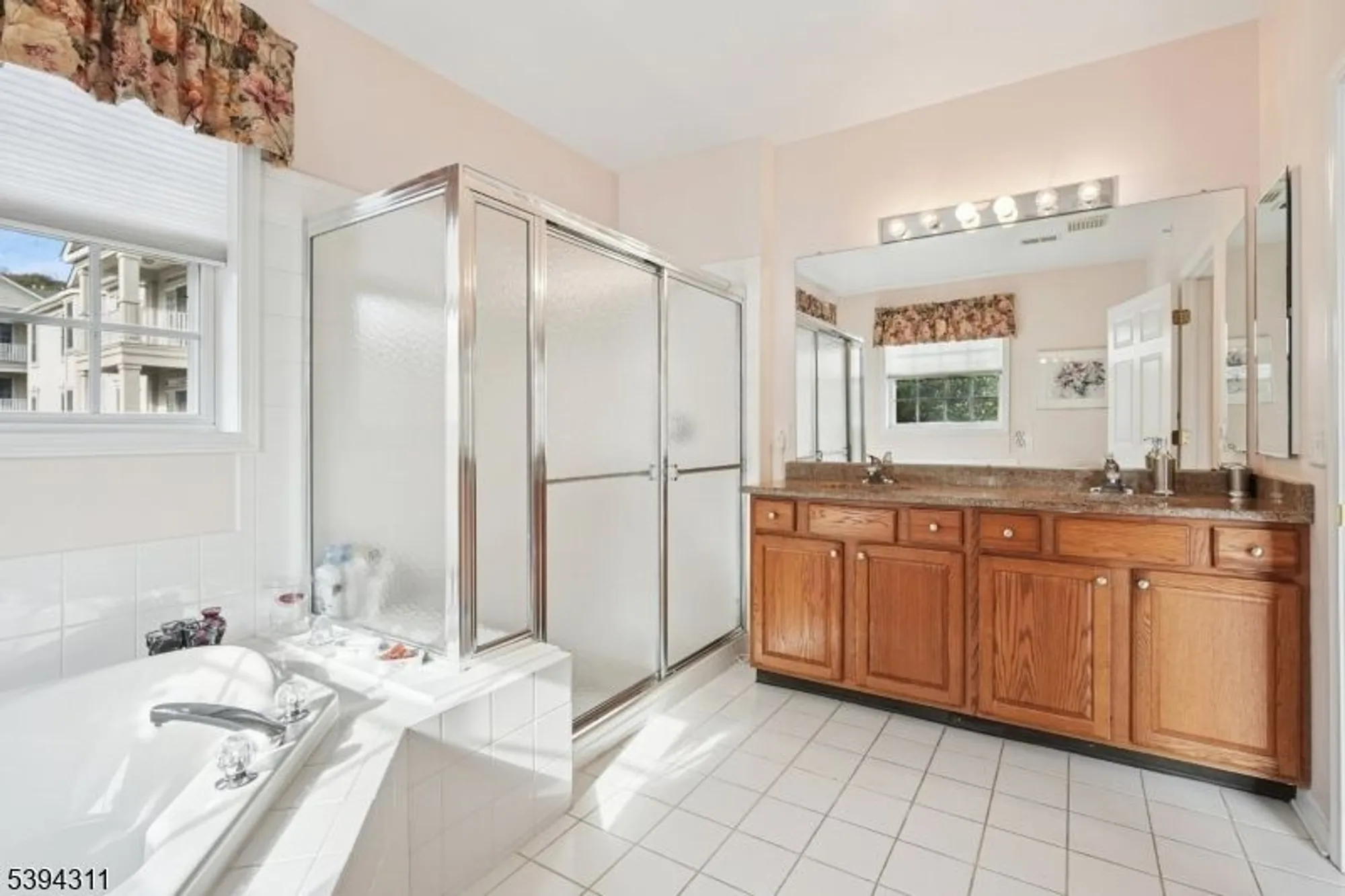 Property Slideshow image 21 of 38 | 806 holly ln, Cedar Grove, NJ, 07009