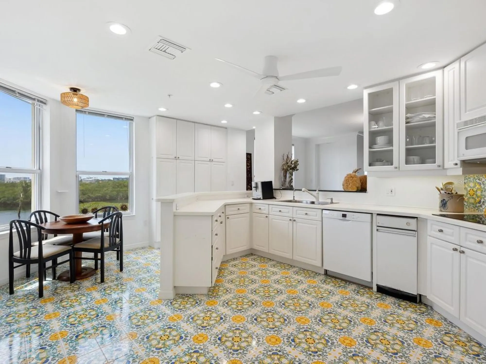 Property Slideshow image 25 of 61 | 5430 eagles point cir 101, Sarasota, FL, 34231