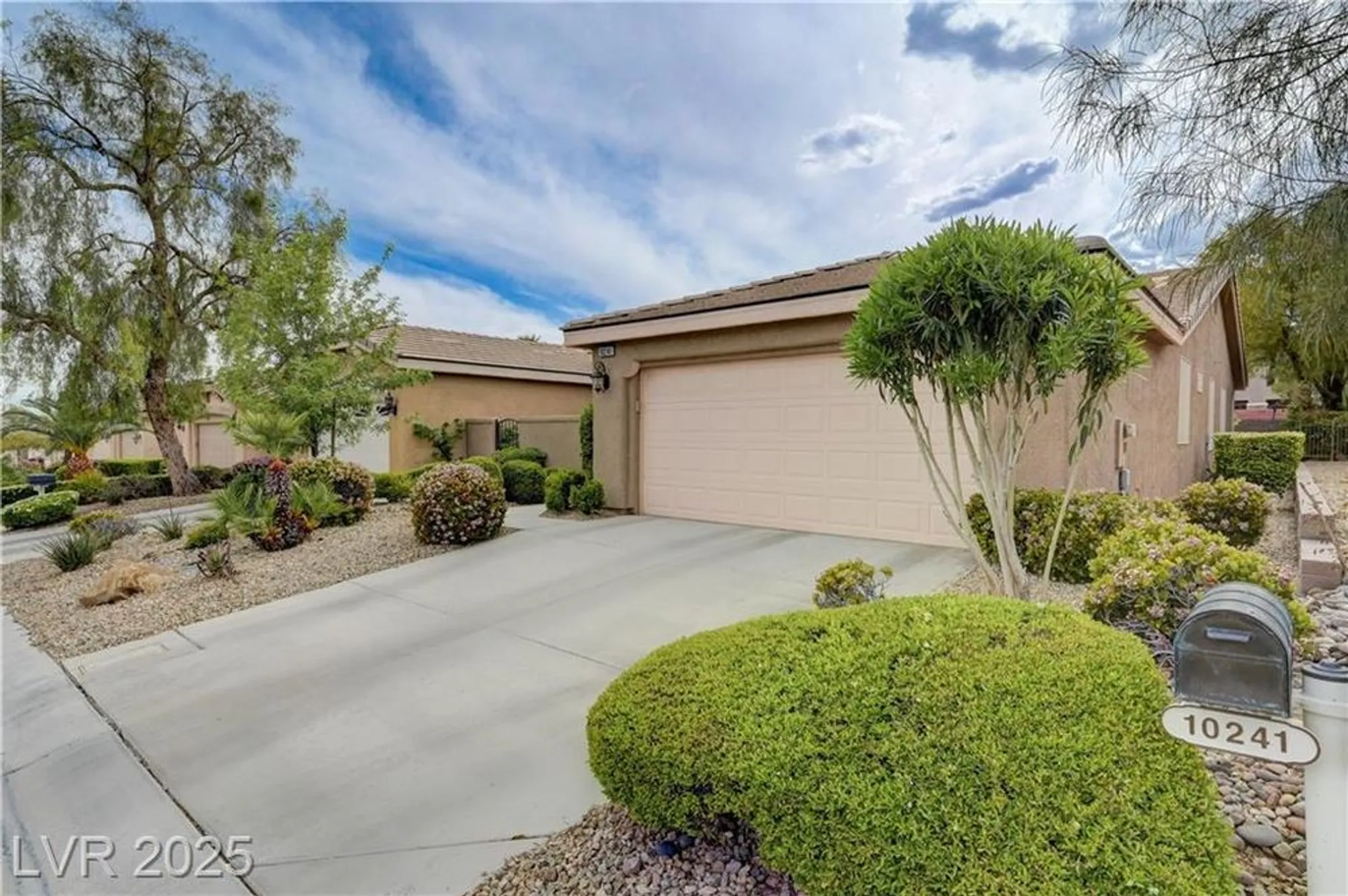 Property Slideshow image 3 of 99 | 10241 premia pl, Las Vegas, NV, 89135