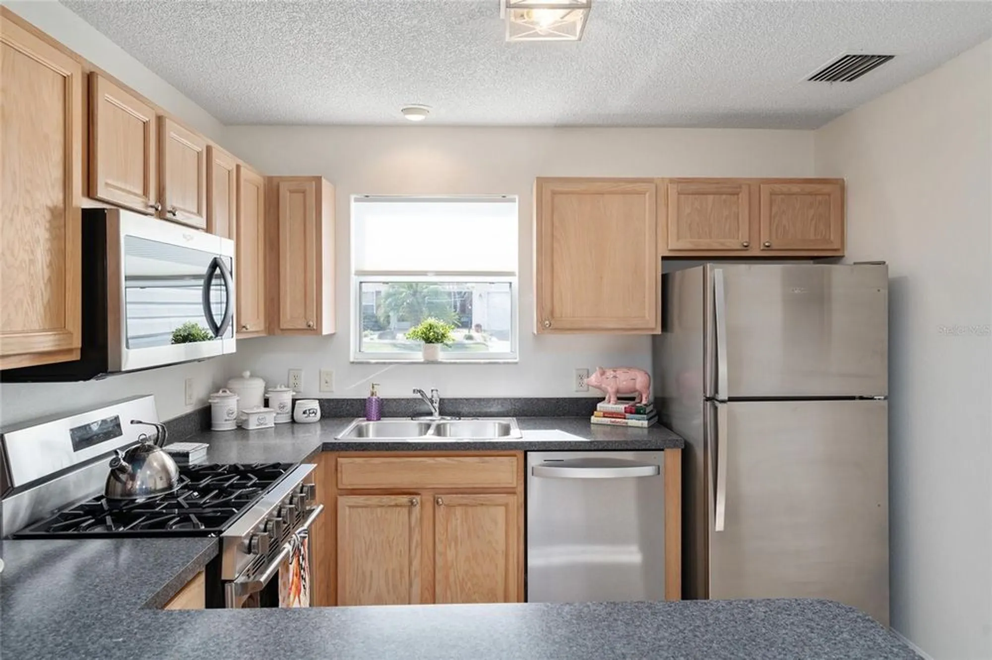 Property Slideshow image 7 of 57 | 8065 se 175th columbia pl, The Villages, FL, 32162