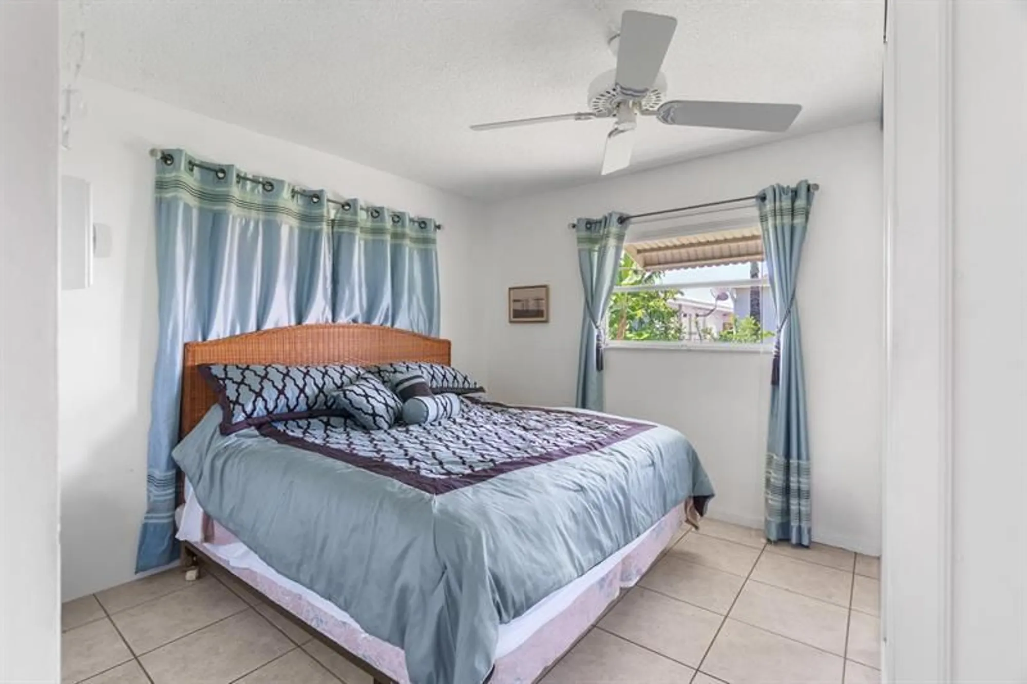 Property Slideshow image 20 of 35 | 4510 nw 49th ct, Tamarac, FL, 33319
