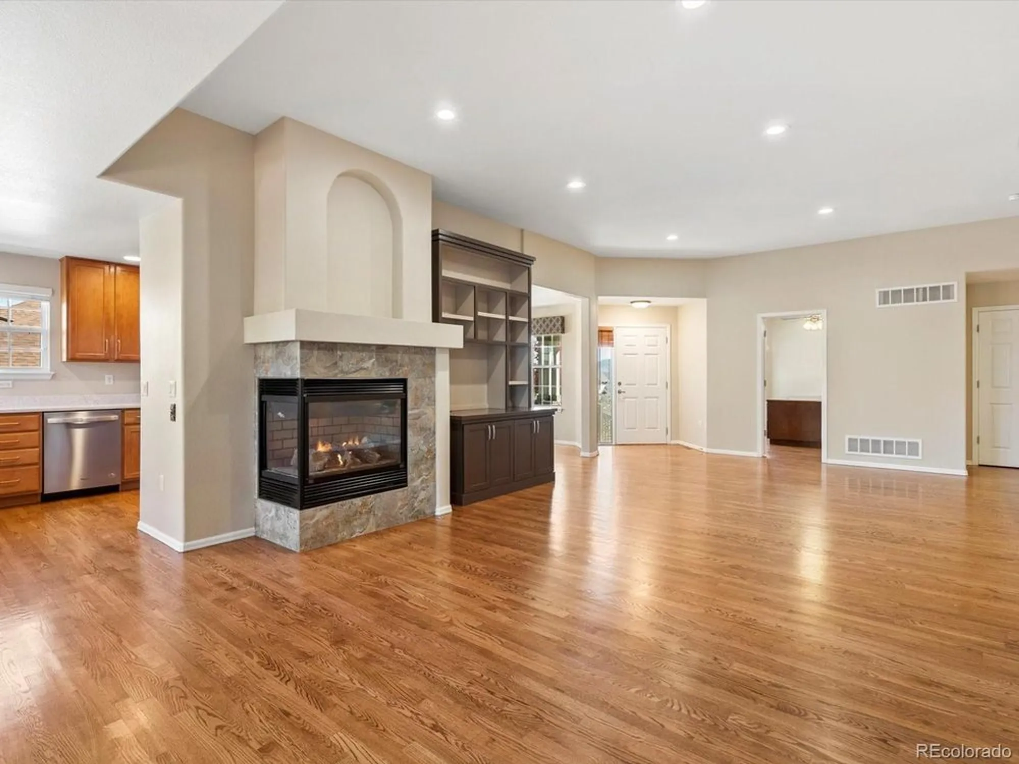Property Slideshow image 5 of 32 | 22383 e heritage pkwy, Aurora, CO, 80016