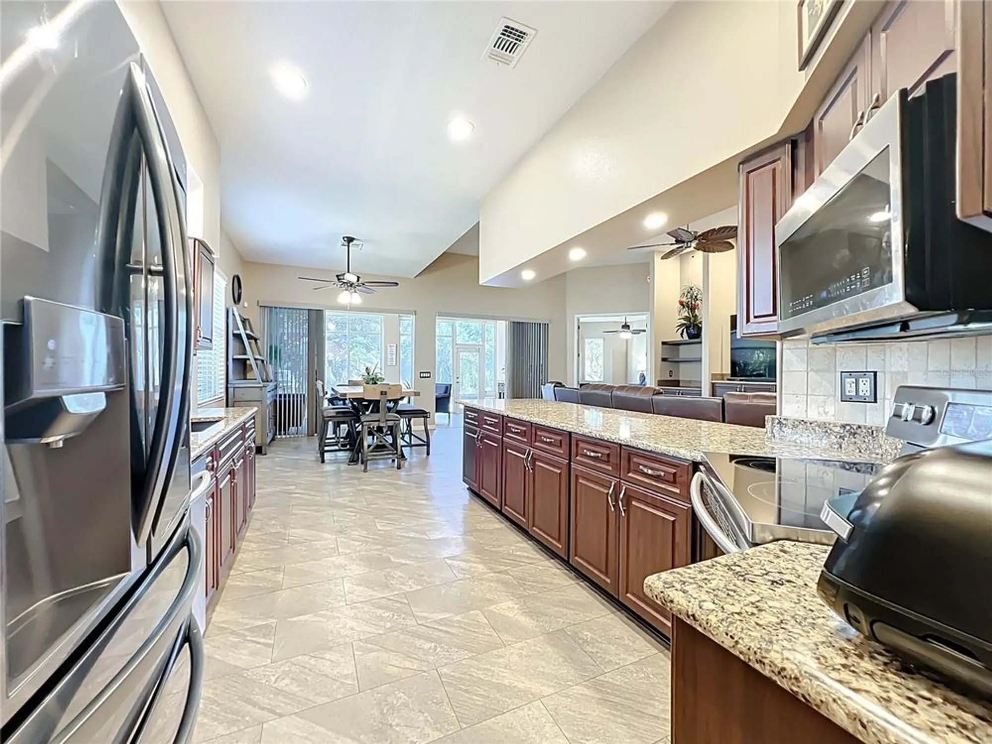 Property Slideshow image 11 of 50 | 6128 landings blvd, Lady Lake, FL, 32159