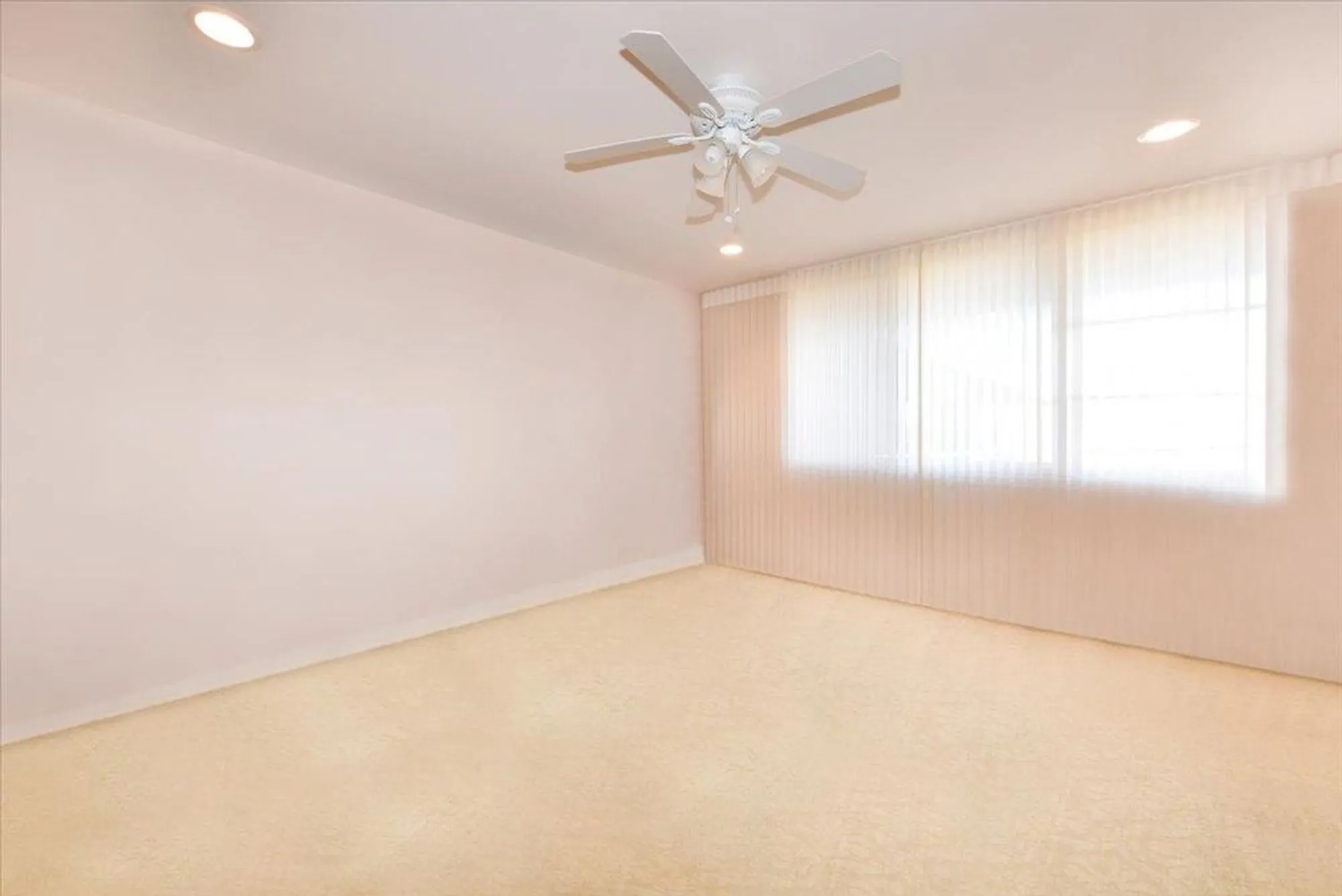 Property Slideshow image 5 of 27 | 100 harbor view dr 439, Port Washington, NY, 11050