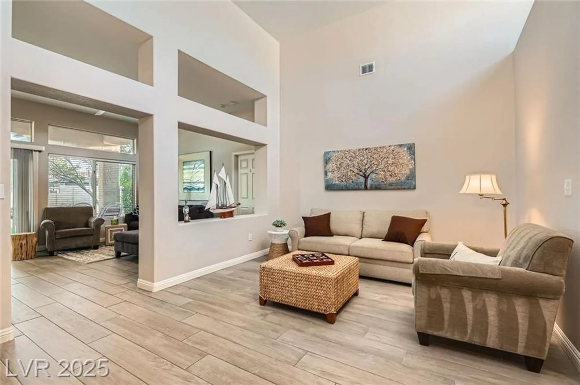 Property Slideshow image 4 of 36 | 10309 broom hill dr, Las Vegas, NV, 89134