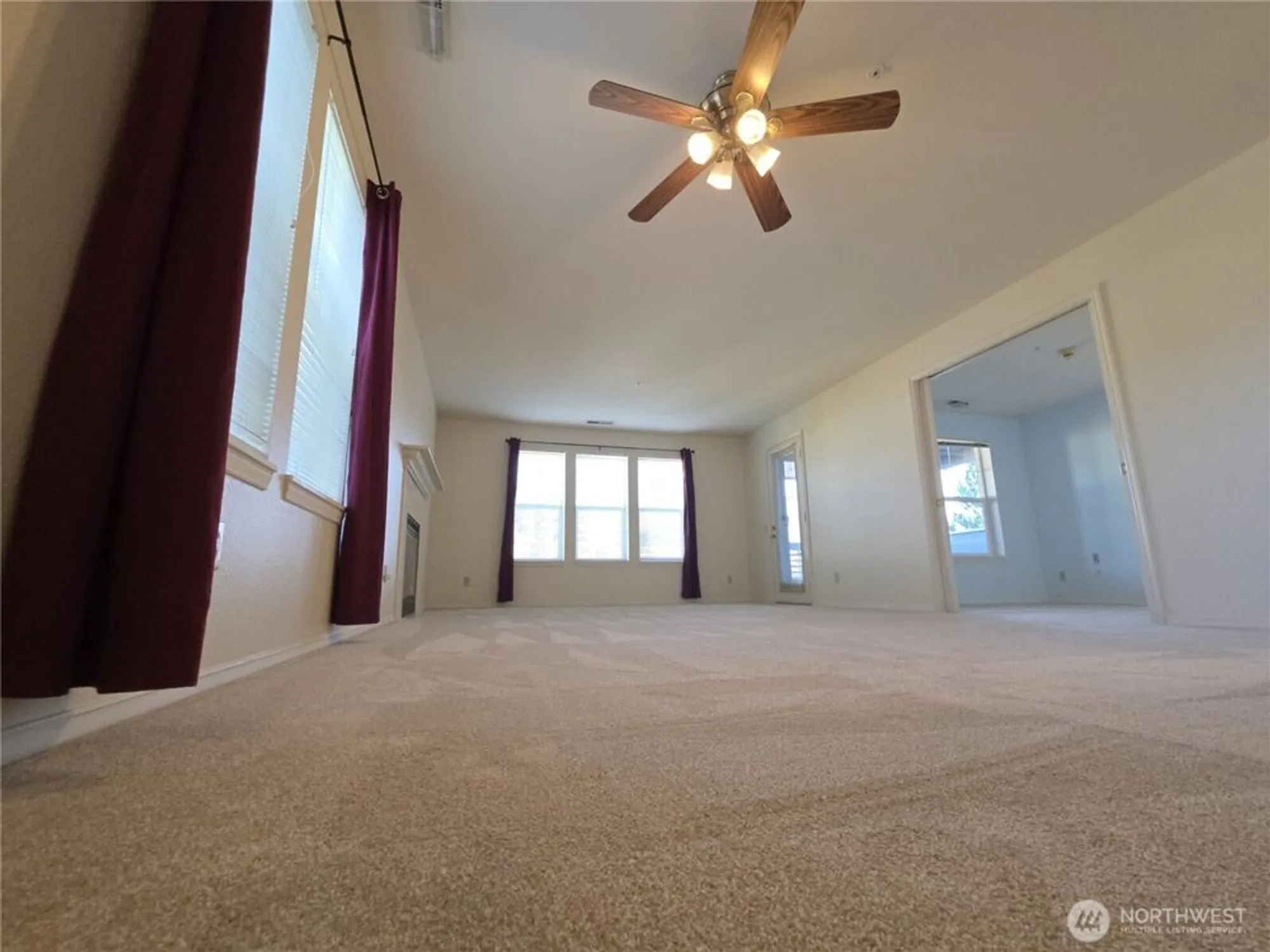 Property Slideshow image 27 of 40 | 3935 226th pl 313, Issaquah, WA, 98029