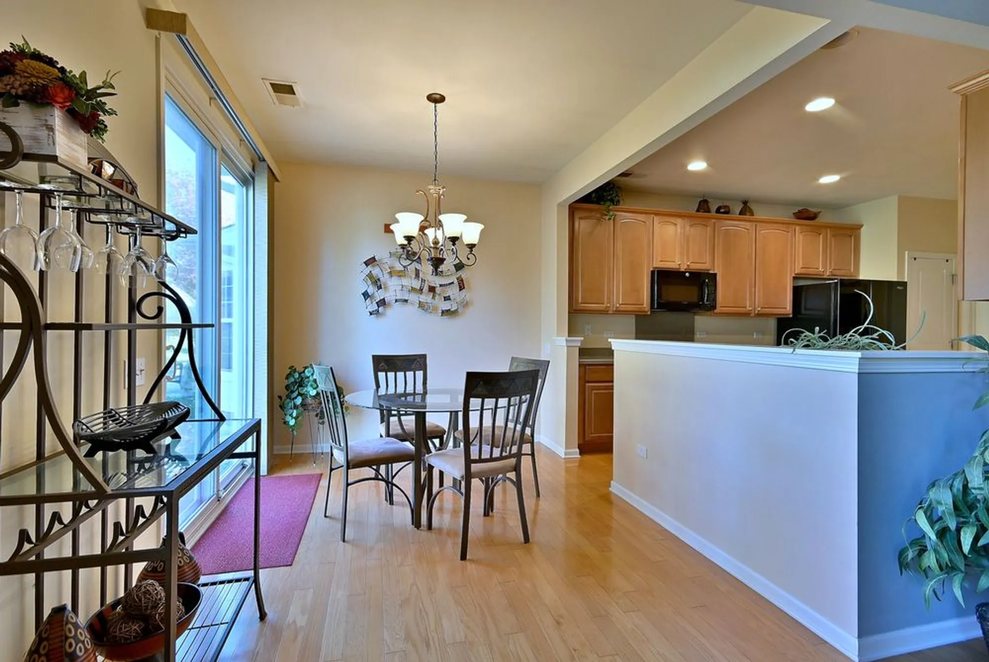 Property Slideshow image 28 of 36 | 2832 beacon point cir, Elgin, IL, 60124