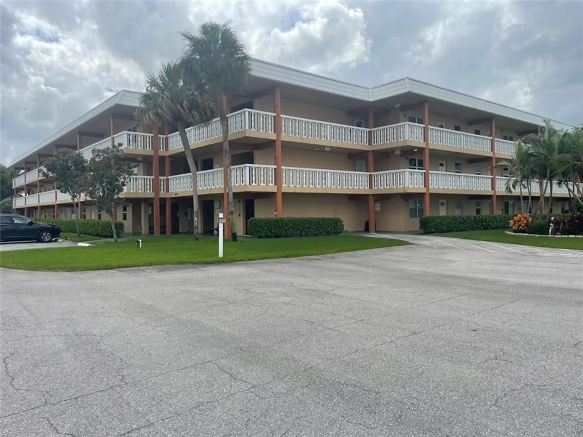 Property Slideshow image 1 of 18 | 9818 marina blvd apt 1220, Boca Raton, FL, 33428