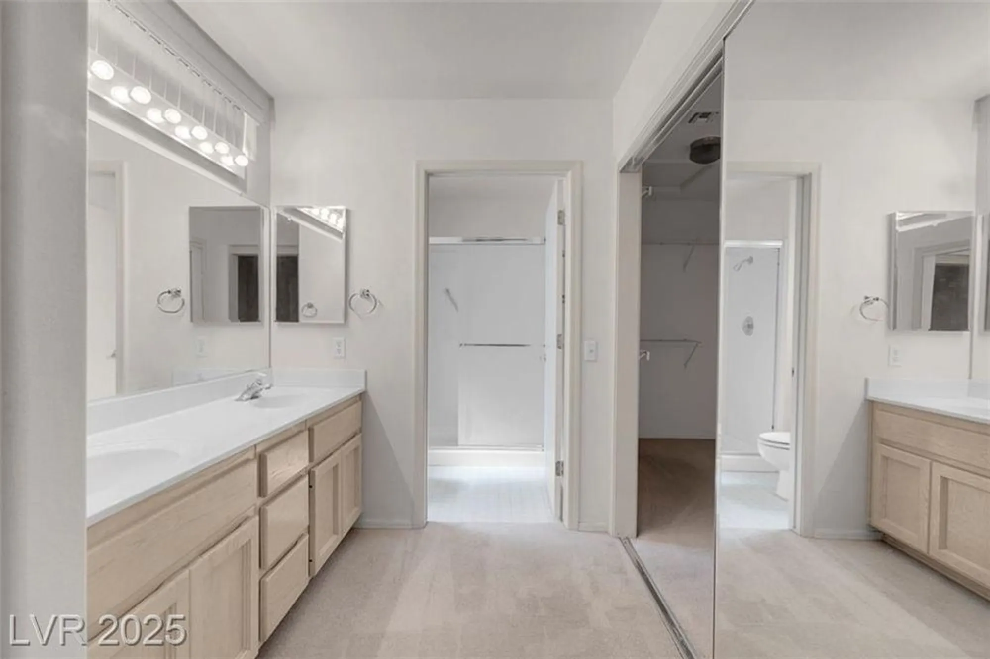 Property Slideshow image 26 of 38 | 10013 cresent creek dr, Las Vegas, NV, 89134