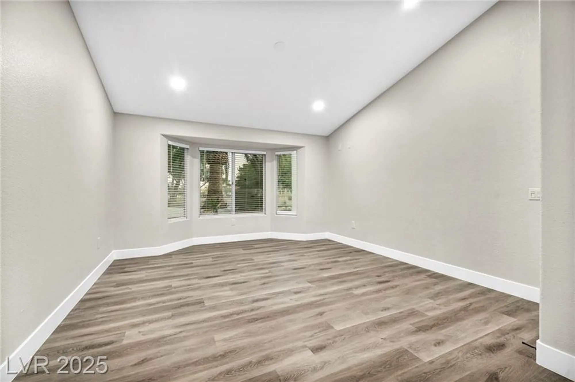 Property Slideshow image 10 of 70 | 2920 crown ridge dr, Las Vegas, NV, 89134