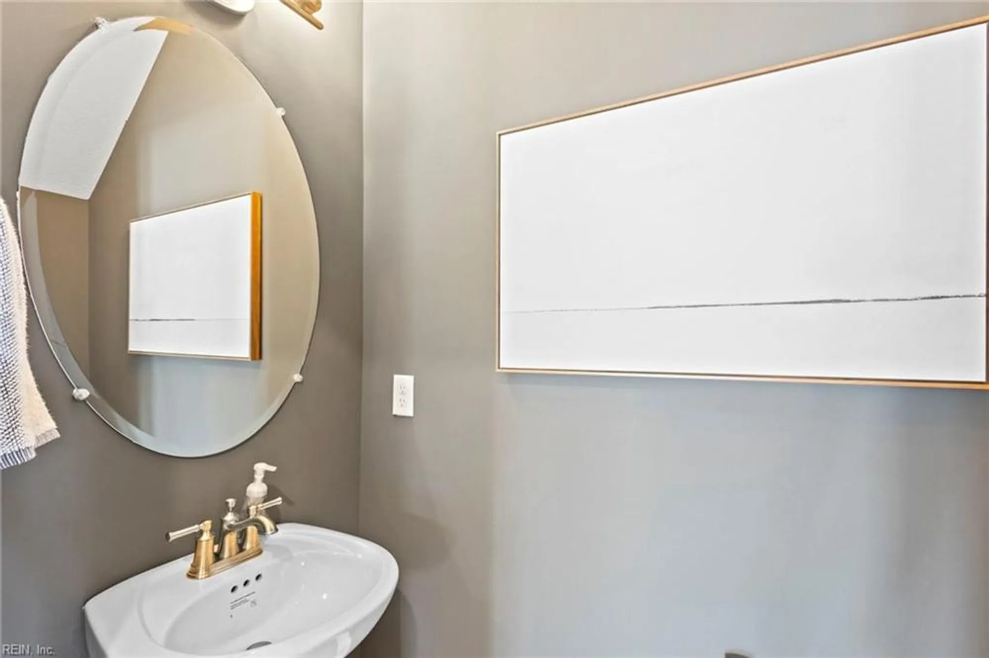 Property Slideshow image 11 of 26 | 2021 barton ln, Chesapeake, VA, 23322