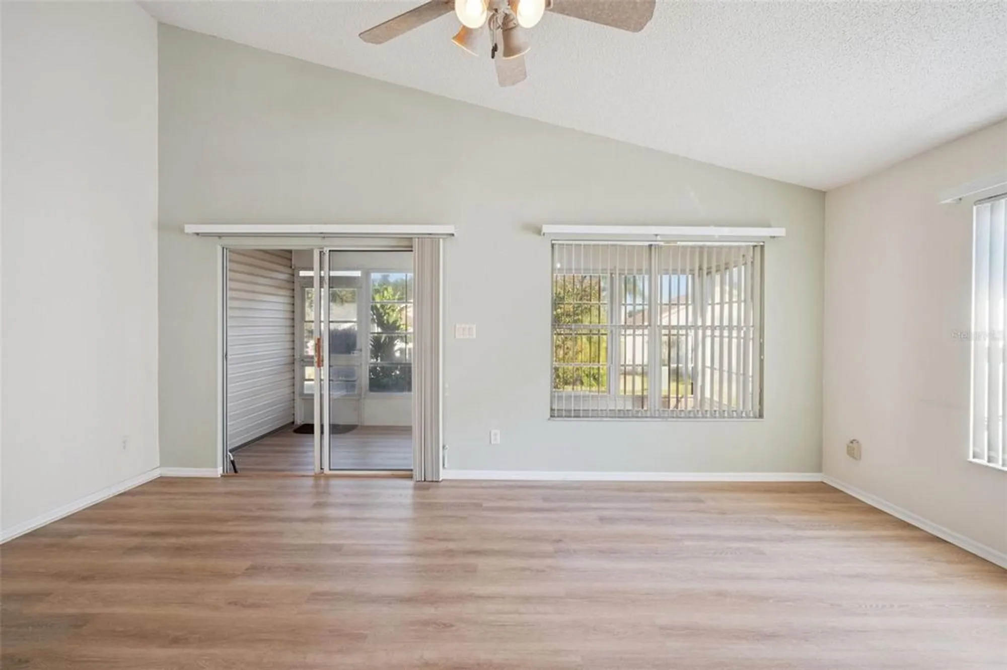 Property Slideshow image 14 of 37 | 24914 cranes roost cir, Leesburg, FL, 34748