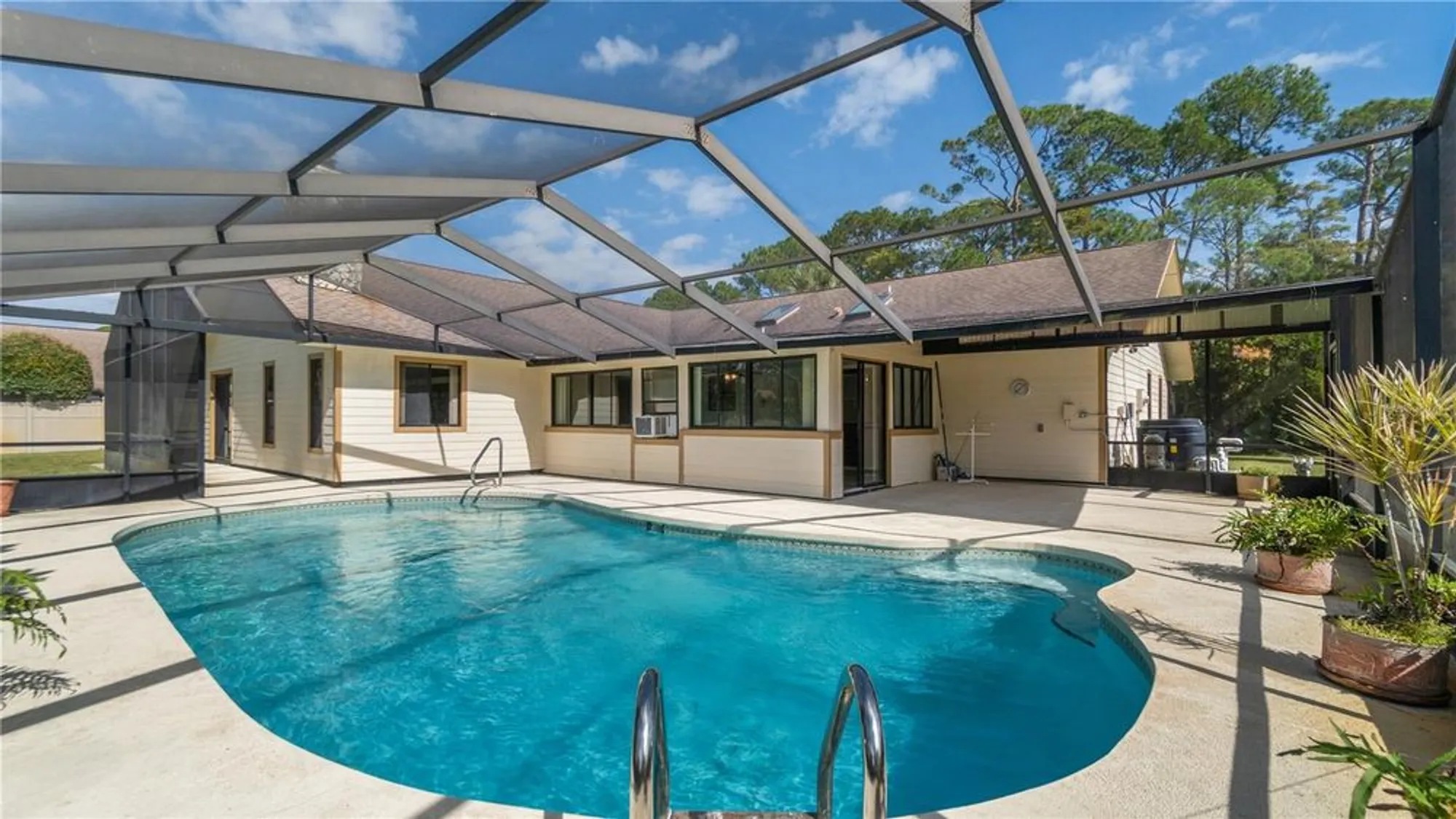 Property Slideshow image 38 of 50 | 965 pelican bay dr, Daytona Beach, FL, 32119