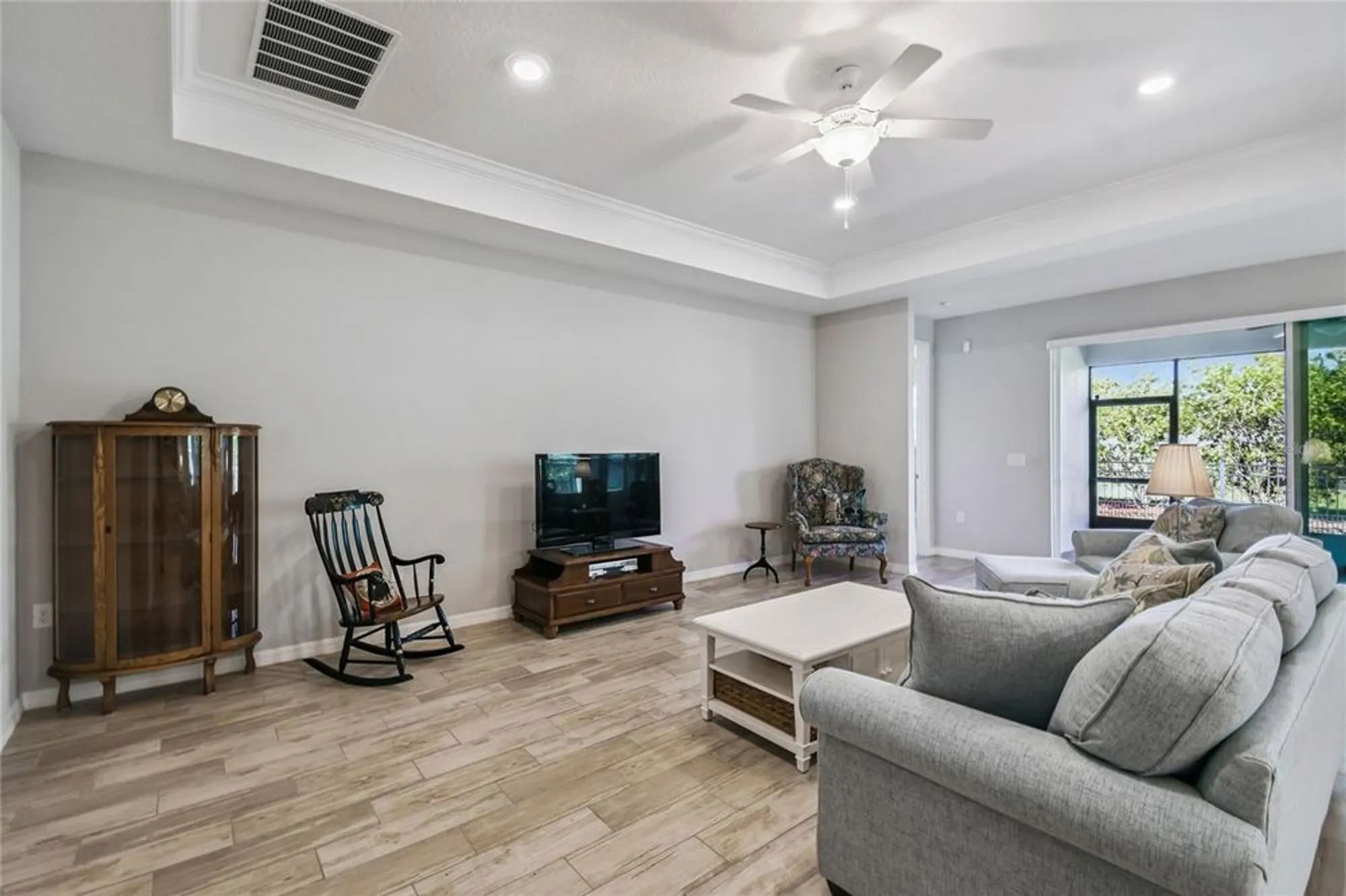 Property Slideshow image 10 of 67 | 461 treviso dr, Poinciana, FL, 34759