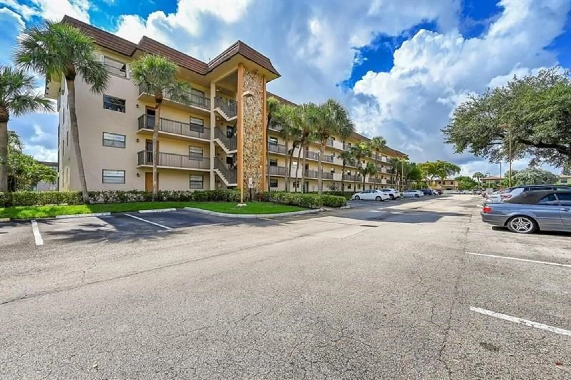 Property Slideshow image 10 of 30 | 6095 n sabal palm blvd 212, Tamarac, FL, 33319