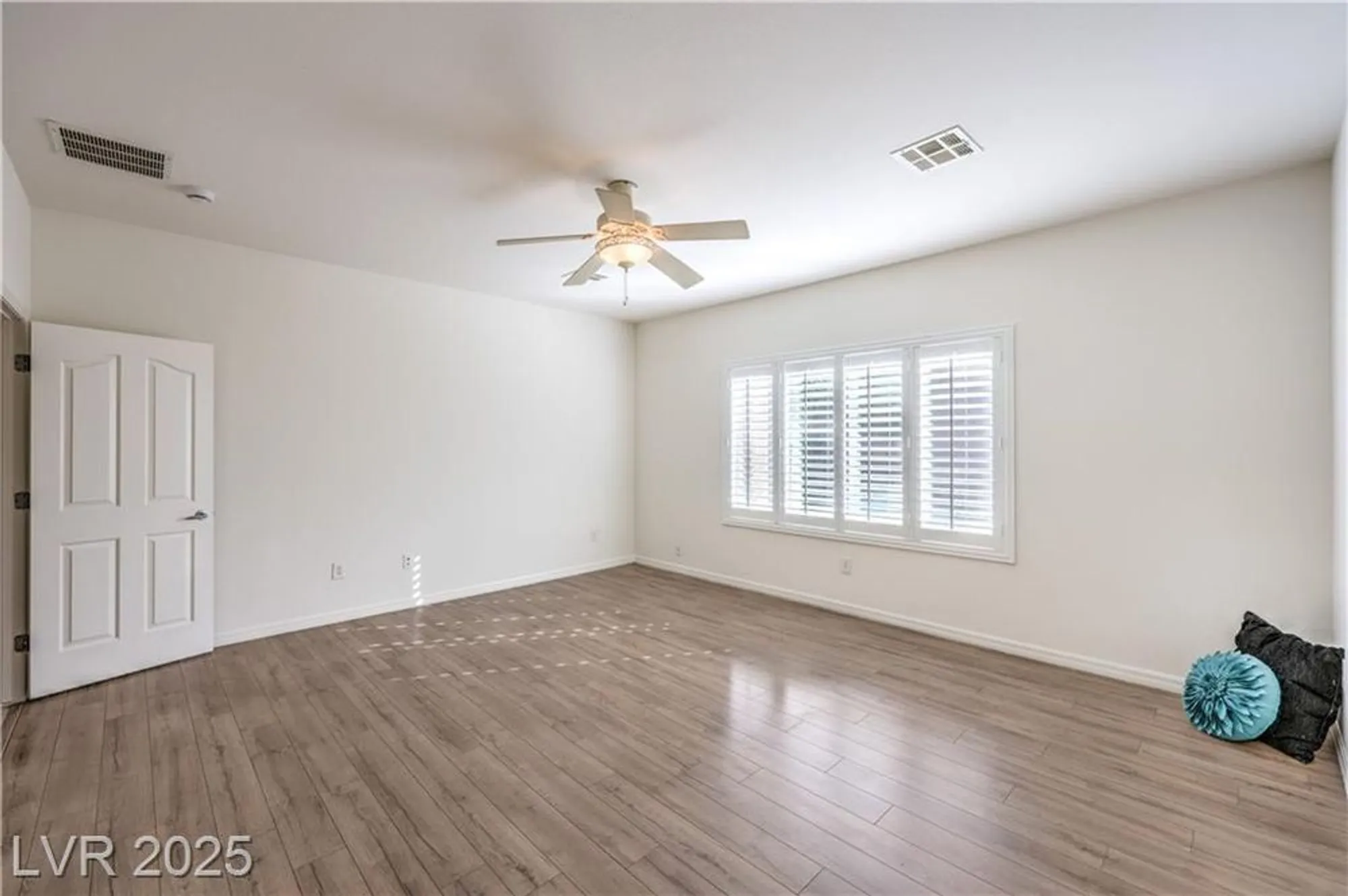 Property Slideshow image 14 of 40 | 2317 shorewood hills ave, Henderson, NV, 89052