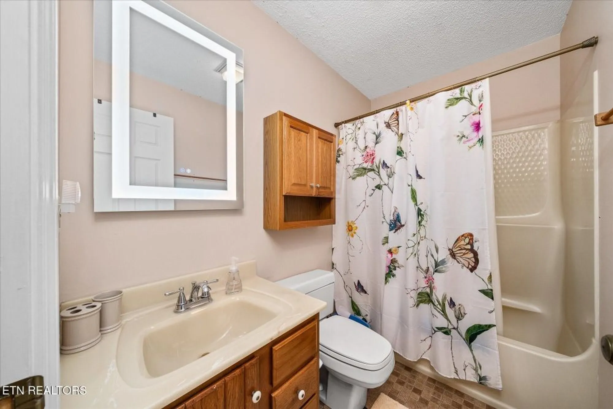 Property Slideshow image 23 of 44 | 34 beachwood ln, Crossville, TN, 38558