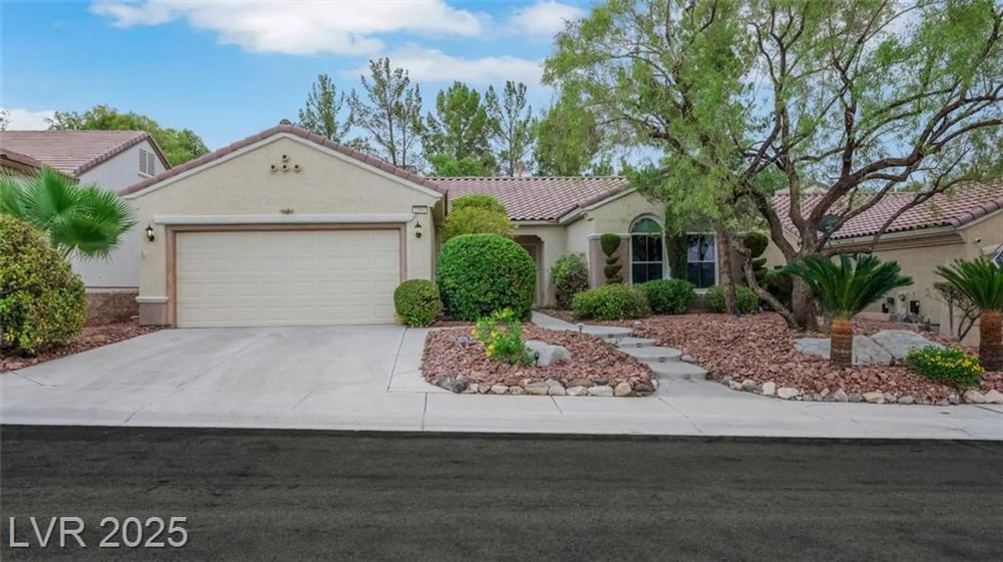 Property Slideshow image 3 of 36 | 2350 little bighorn dr, Henderson, NV, 89052