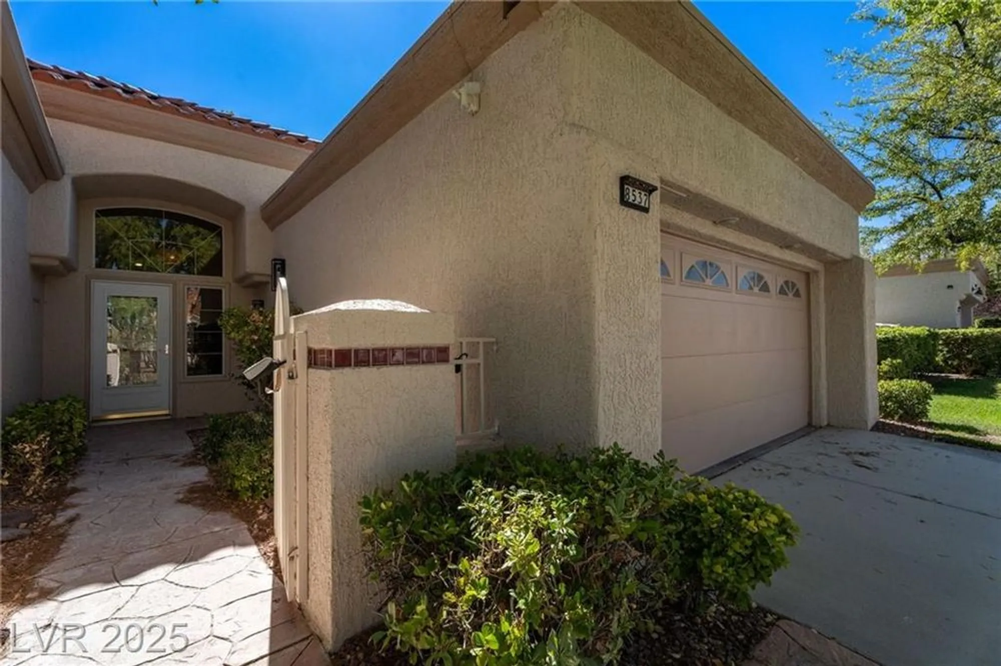 Property Slideshow image 12 of 61 | 8537 glenmount dr, Las Vegas, NV, 89134