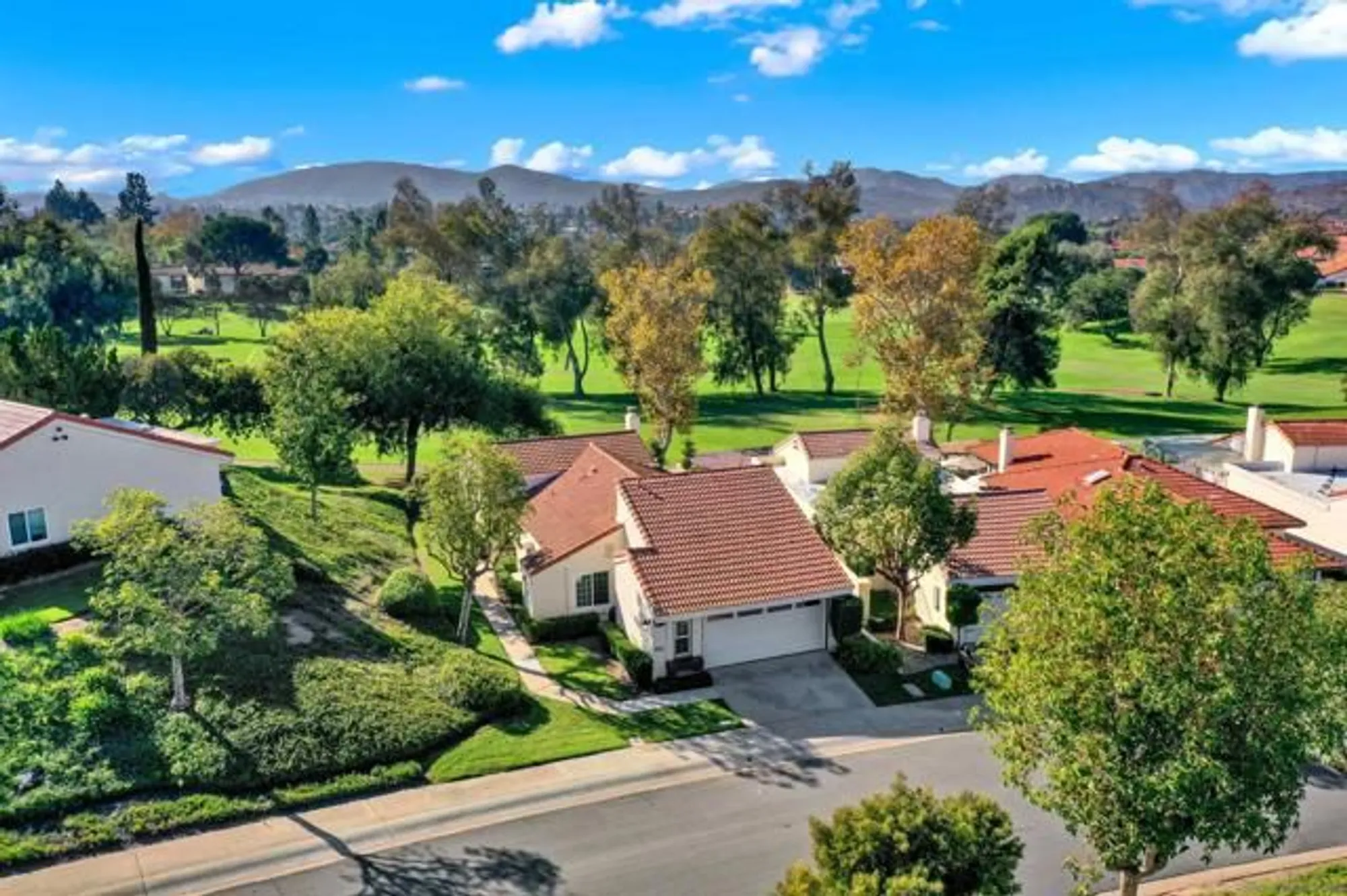 Property Slideshow image 4 of 50 | 17620 plaza ascope, San Diego, CA, 92128