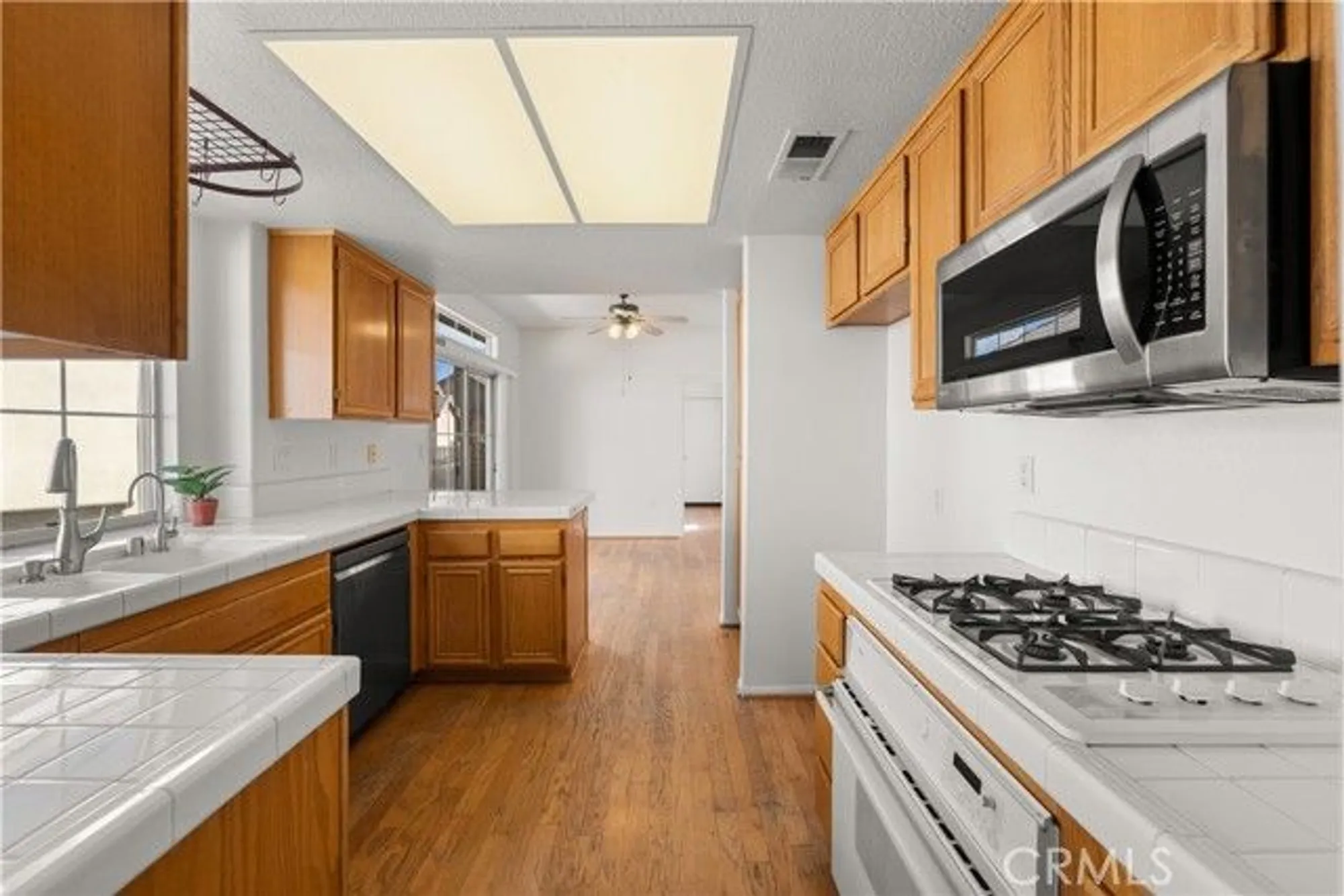 Property Slideshow image 11 of 60 | 19598 rolling green dr, Apple Valley, CA, 92308