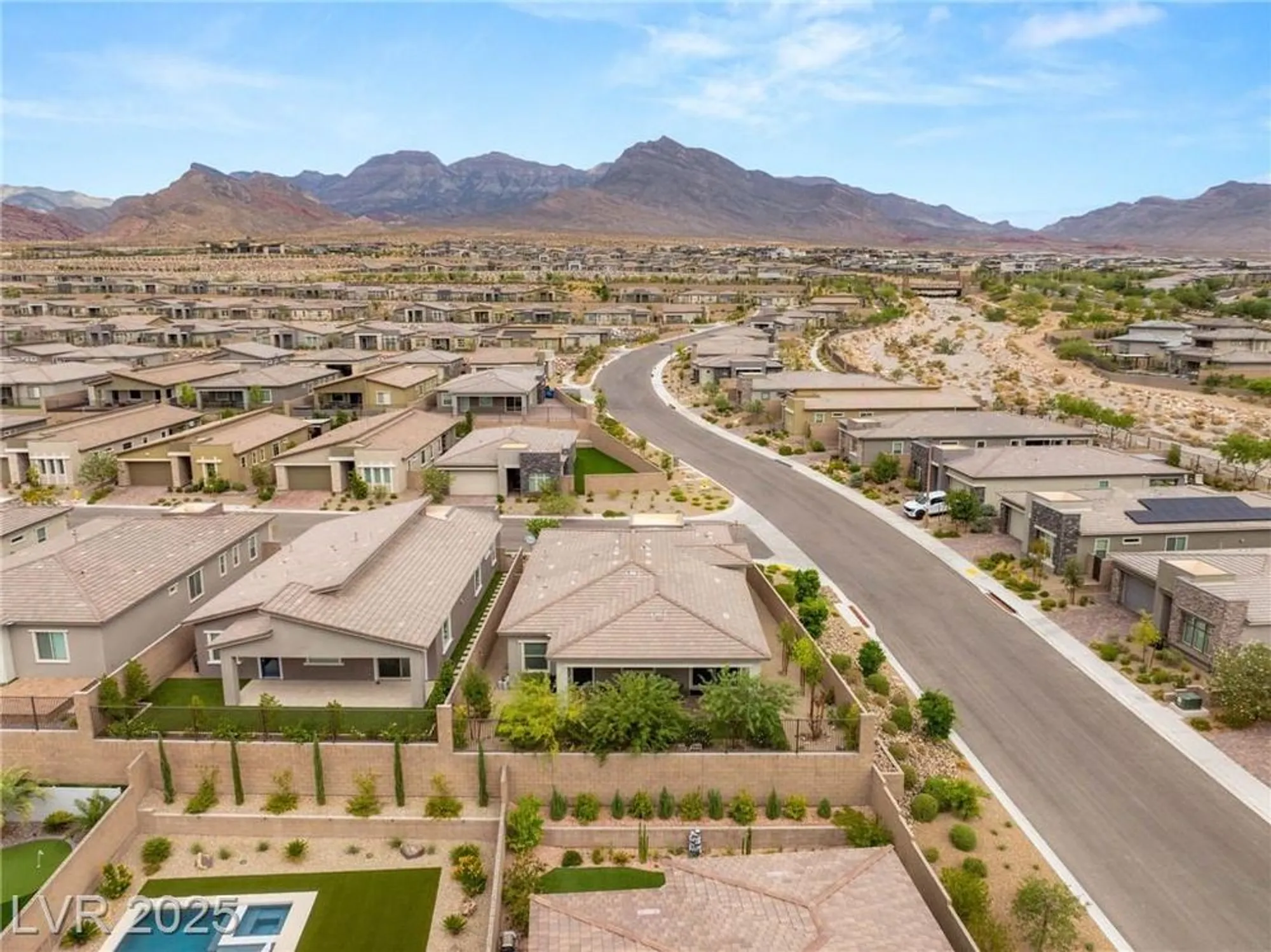 Property Slideshow image 28 of 33 | 912 calluna hills ln, Las Vegas, NV, 89138