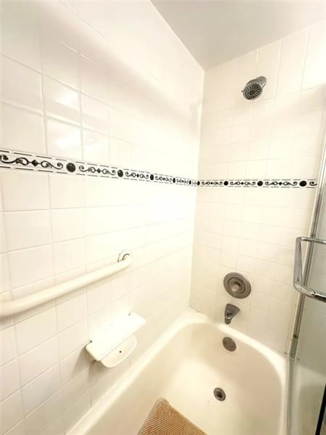 Property Slideshow image 16 of 57 | 2004 harwood c # 2004, Deerfield Beach, FL, 33442