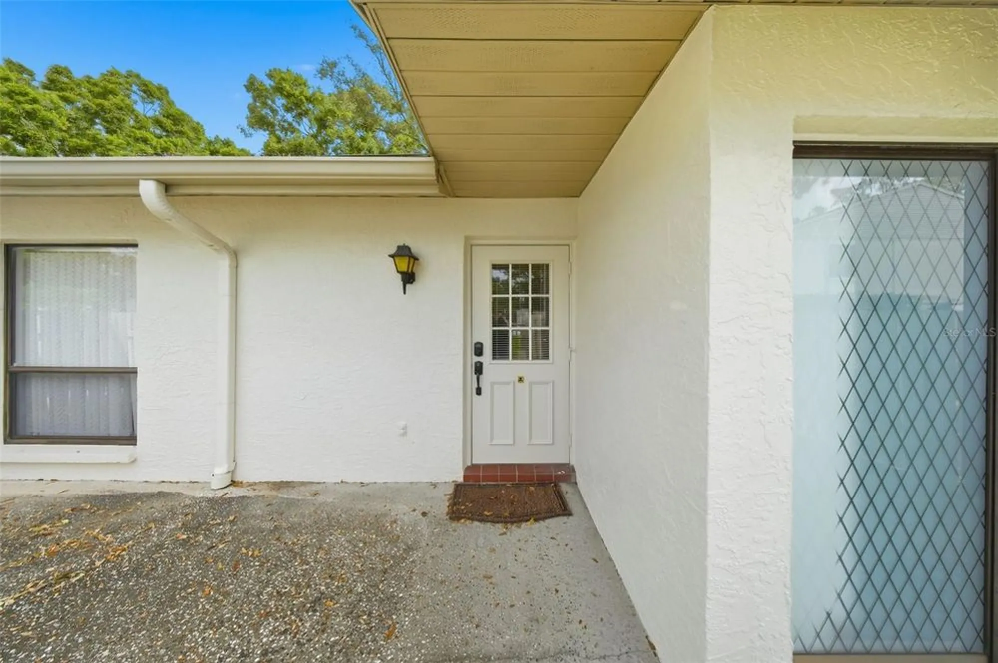 Property Slideshow image 2 of 44 | 1725 pine ridge way e, Palm Harbor, FL, 34684