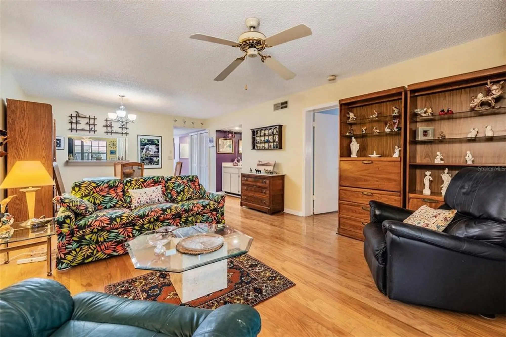 Property Slideshow image 16 of 35 | 2020 lakeview dr 102, Clearwater, FL, 33763
