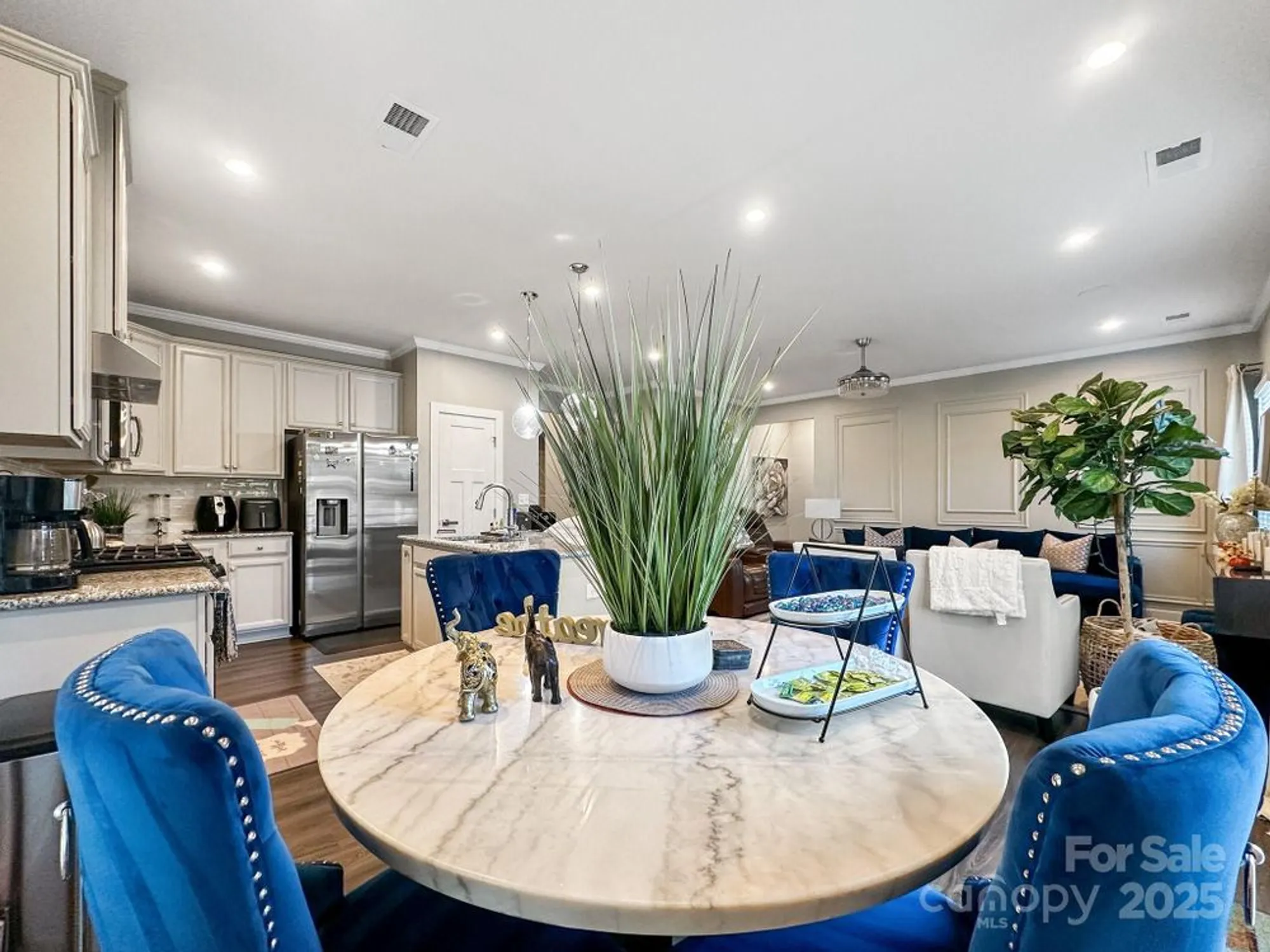 Property Slideshow image 14 of 23 | 10253 black locust ln, Charlotte, NC, 28215