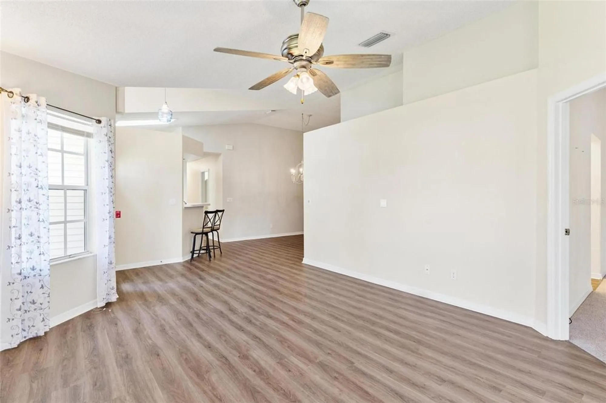 Property Slideshow image 7 of 49 | 26030 newcombe cir, Leesburg, FL, 34748