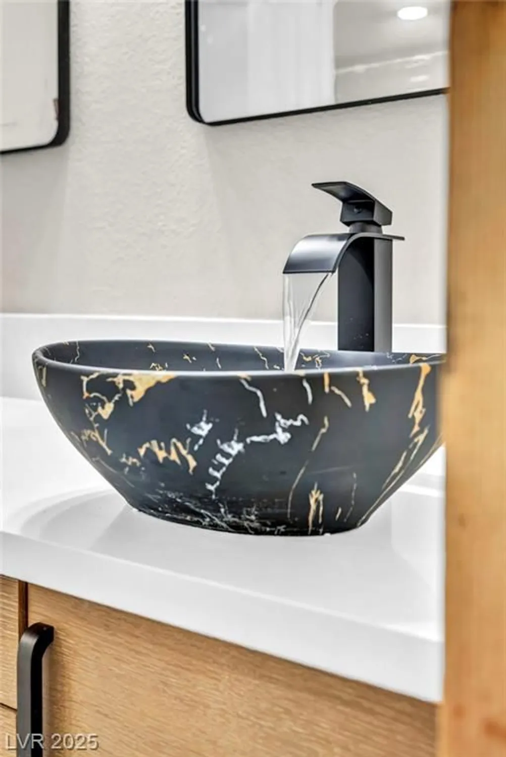 Property Slideshow image 31 of 70 | 2920 crown ridge dr, Las Vegas, NV, 89134