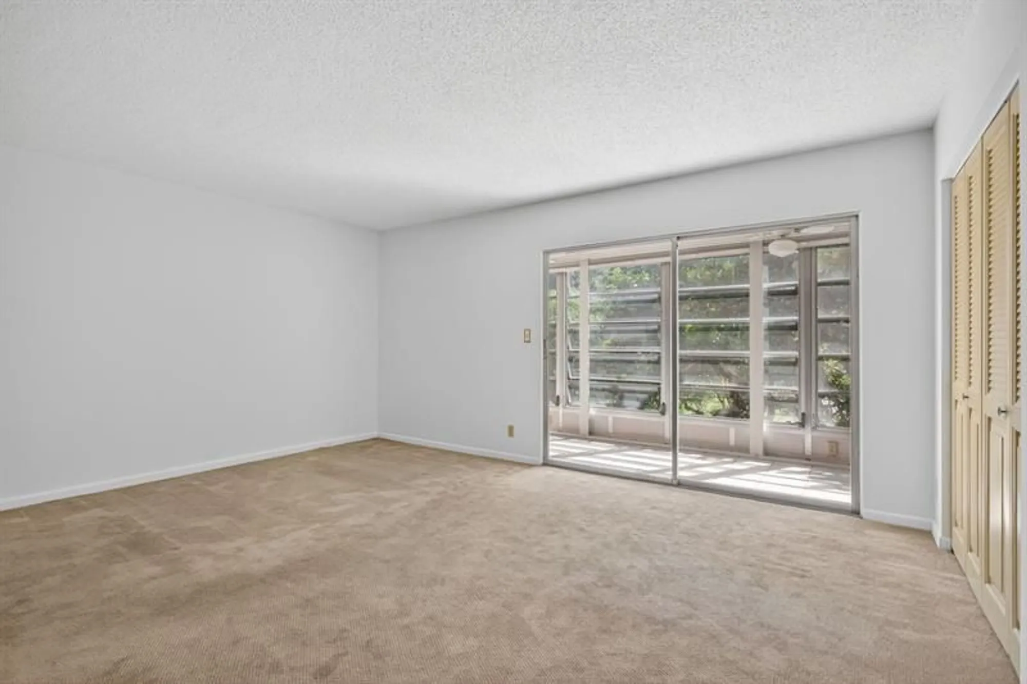 Property Slideshow image 14 of 60 | 2401 antigua cir e3, Coconut Creek, FL, 33066