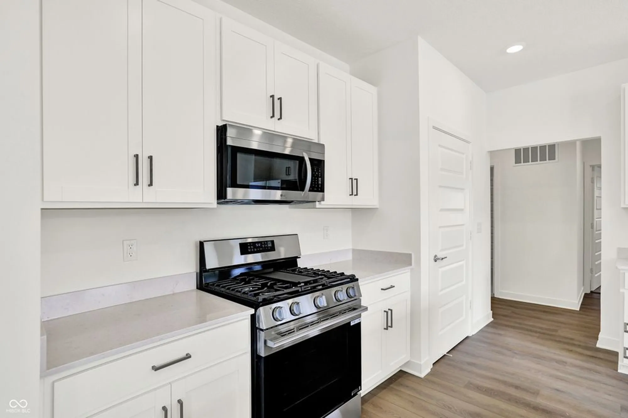 Property Slideshow image 13 of 44 | 5363 foxley park ln, Avon, IN, 46123