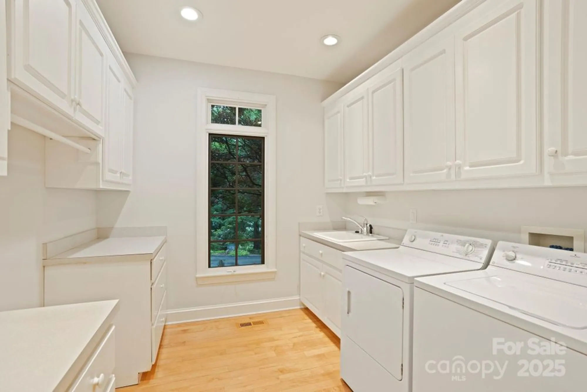 Property Slideshow image 16 of 48 | 132 berry creek dr, Flat Rock, NC, 28731