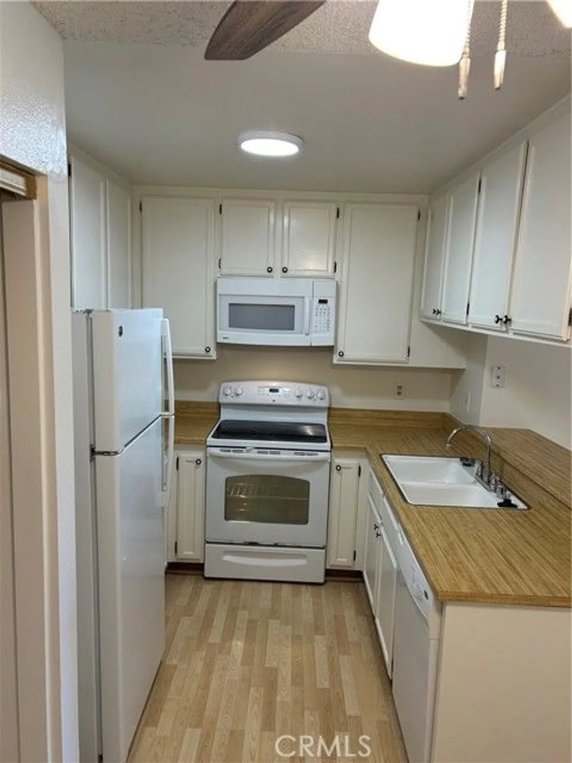 Property Slideshow image 7 of 47 | 18232 parkview ln 103, Huntington Beach, CA, 92648